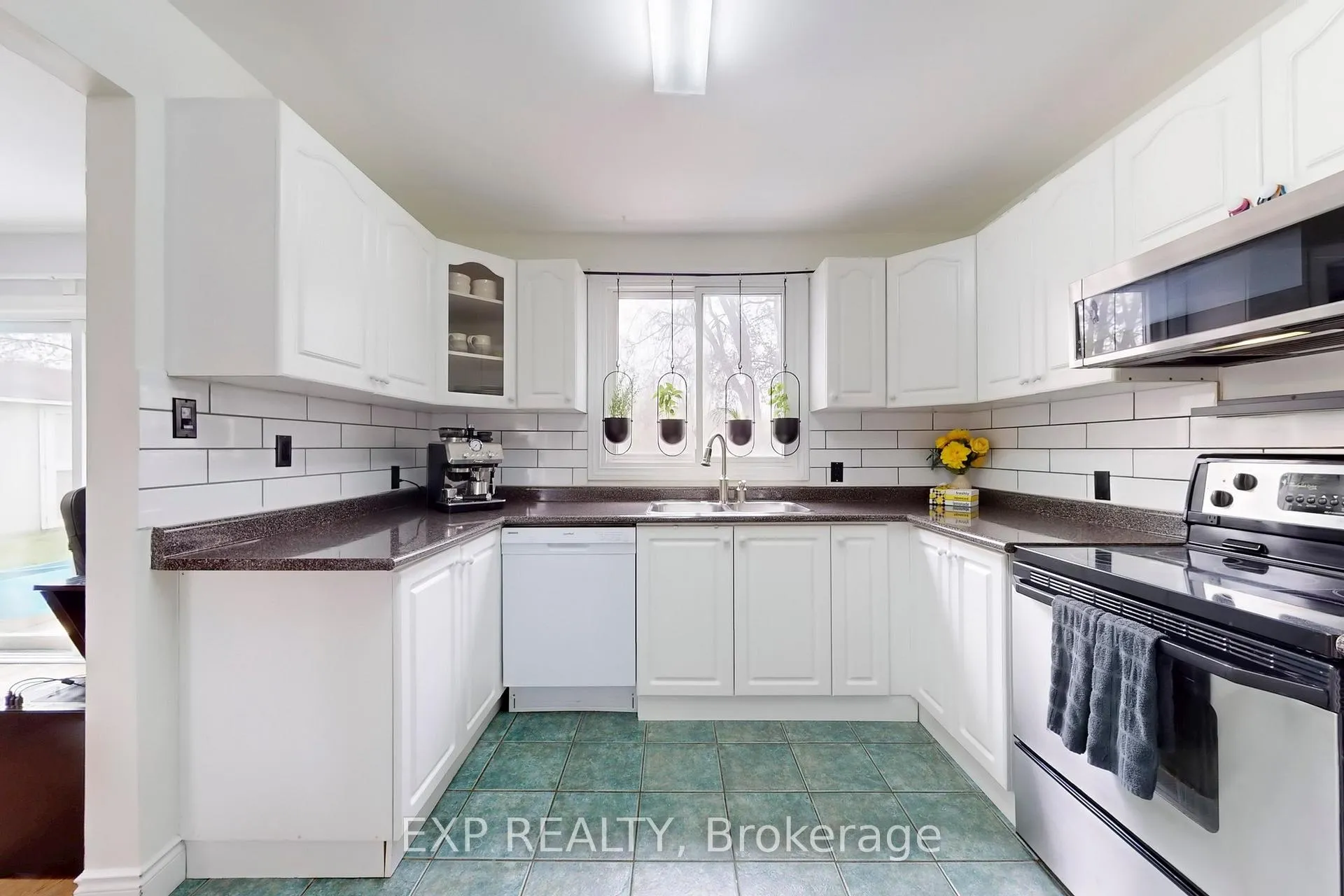 Photo 7 of 367 Adeline Drive, Georgina, Keswick South — HOMEH