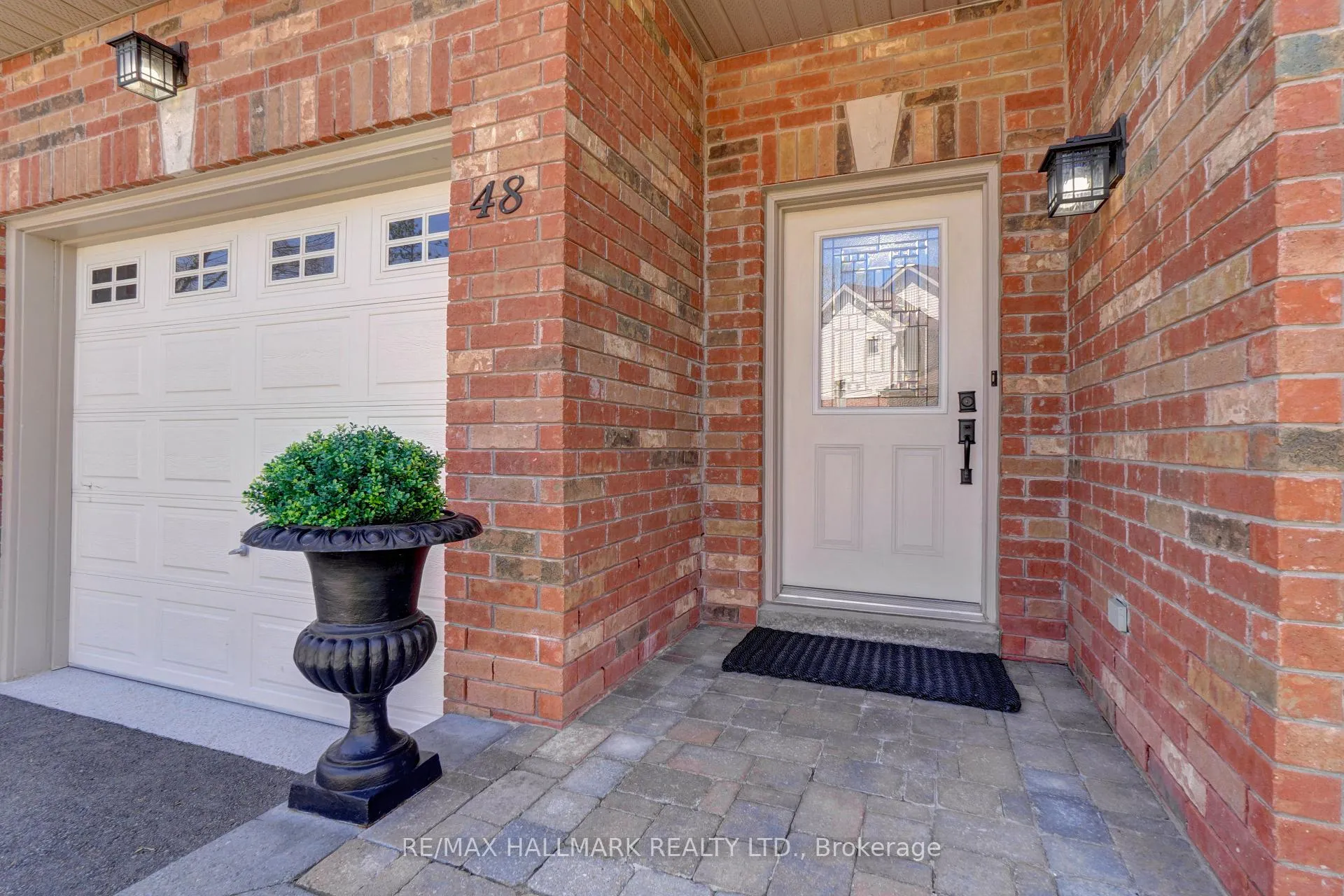 Photo 2 of 48 Fred Barnard Way, Uxbridge — HOMEH