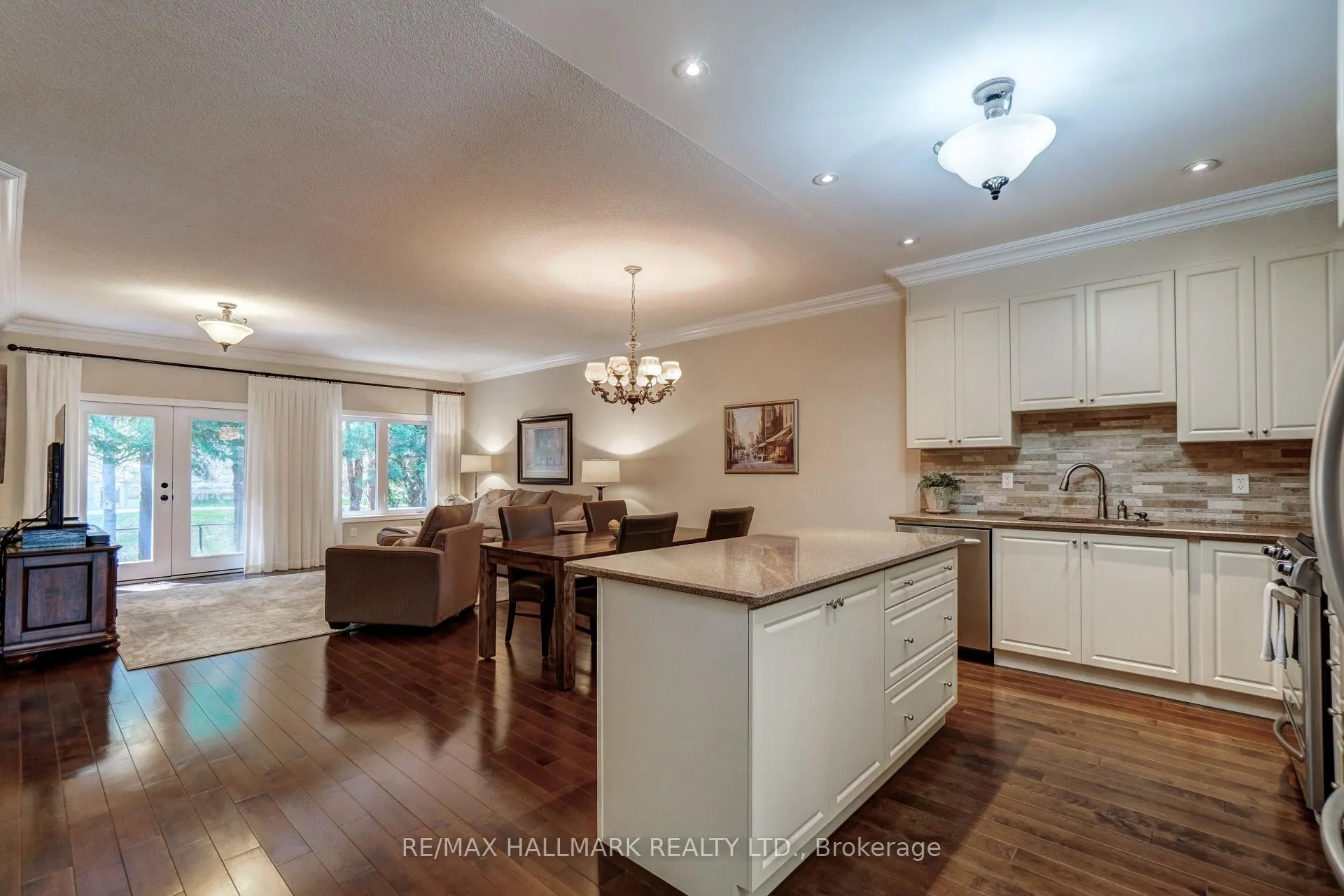 Photo 4 of 48 Fred Barnard Way, Uxbridge — HOMEH