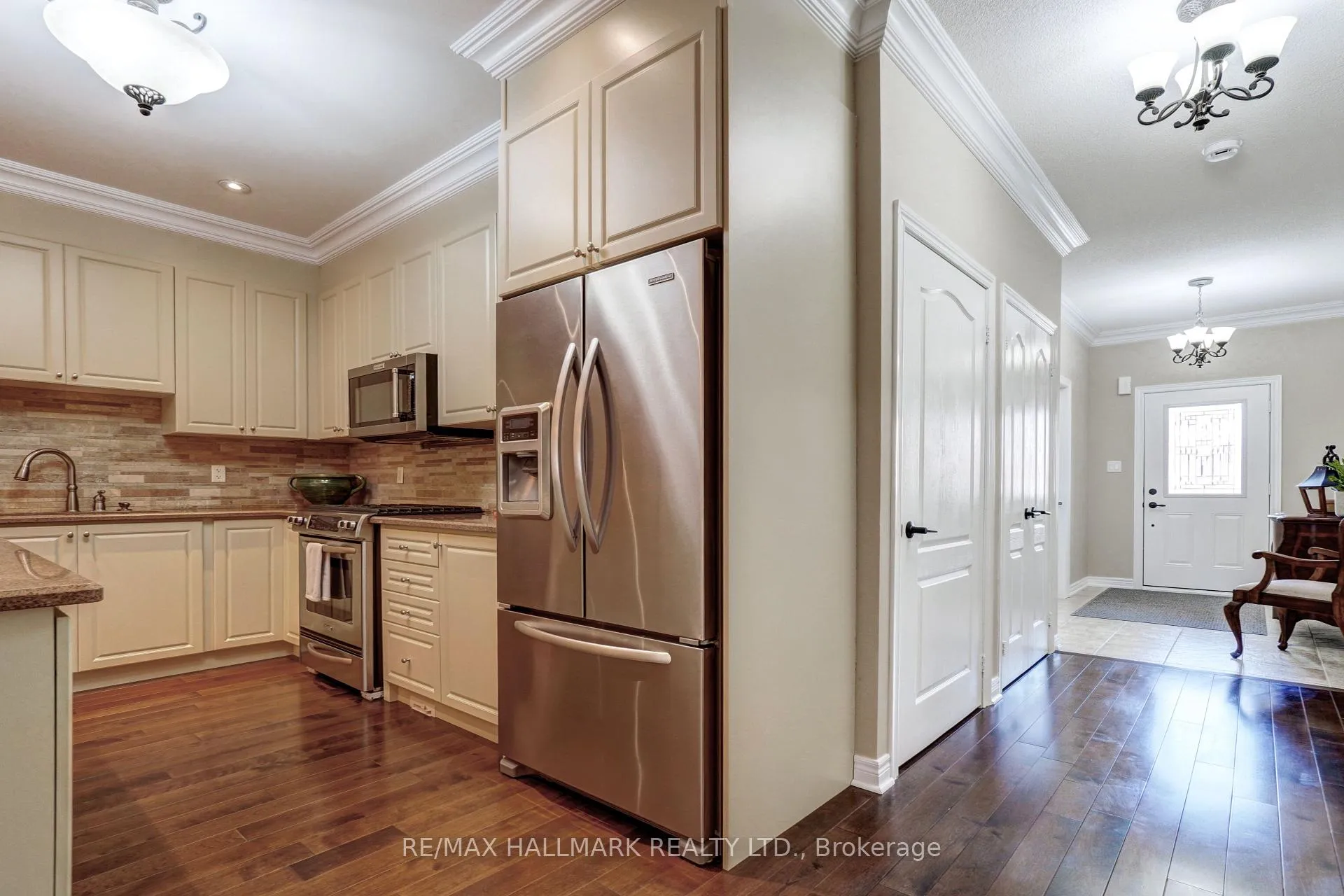 Photo 5 of 48 Fred Barnard Way, Uxbridge — HOMEH