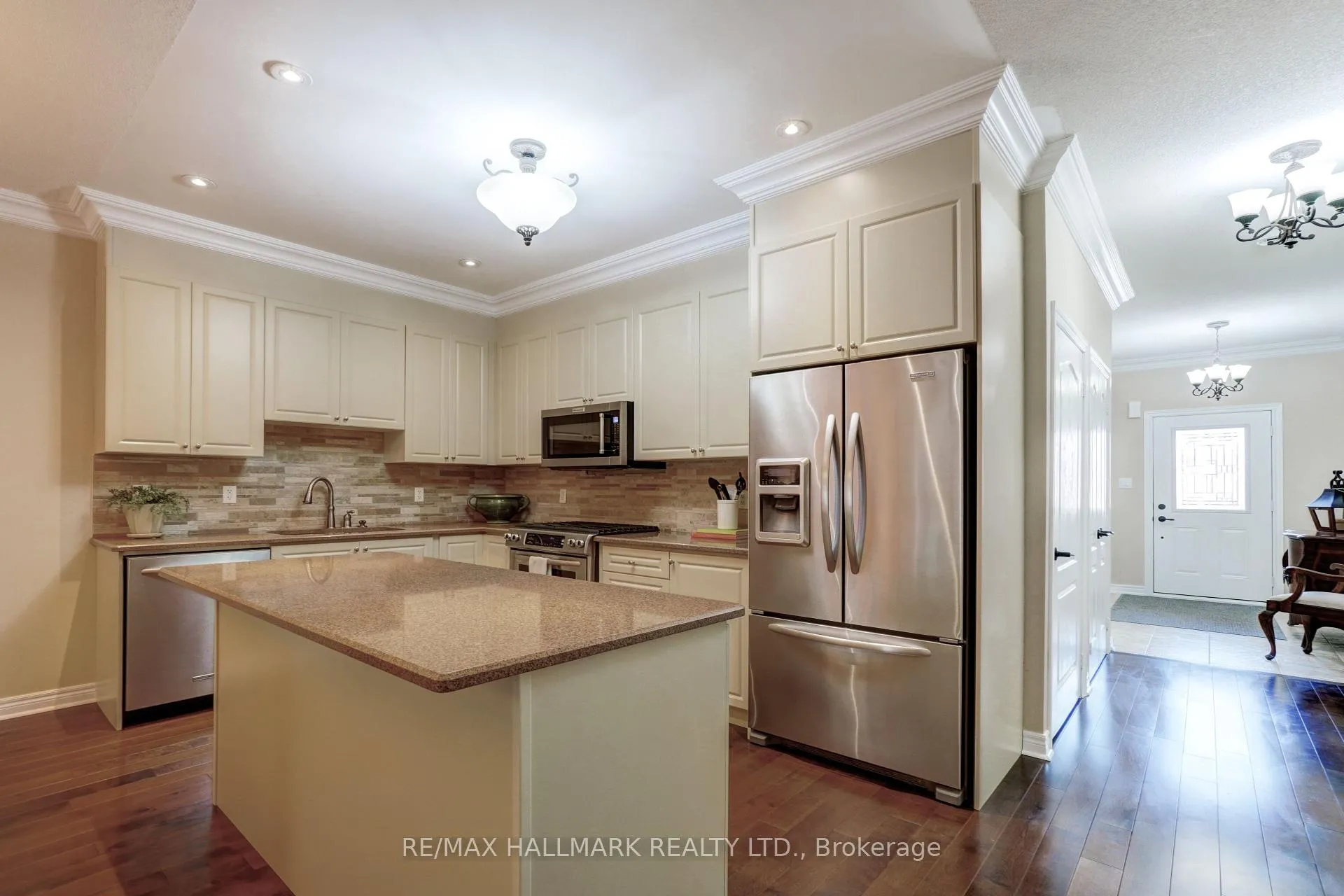 Photo 6 of 48 Fred Barnard Way, Uxbridge — HOMEH