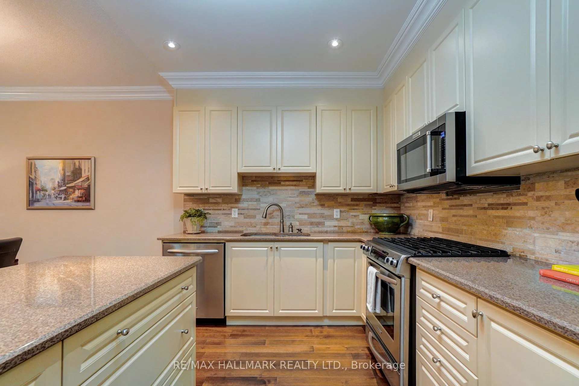 Photo 8 of 48 Fred Barnard Way, Uxbridge — HOMEH