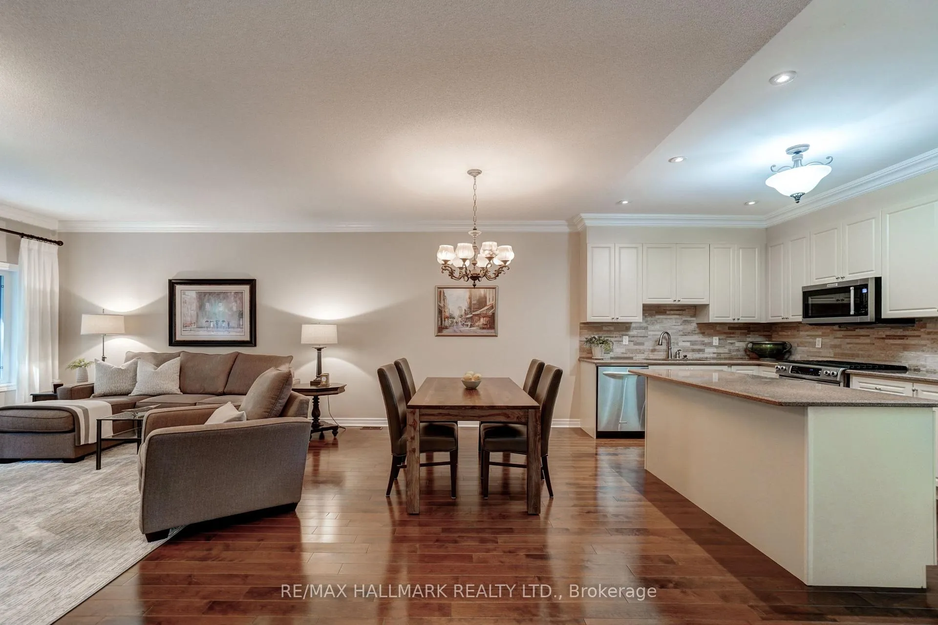 Photo 12 of 48 Fred Barnard Way, Uxbridge — HOMEH