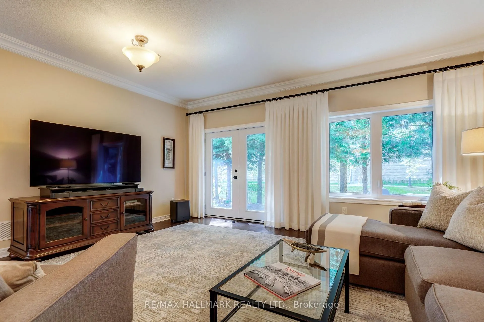 Photo 18 of 48 Fred Barnard Way, Uxbridge — HOMEH