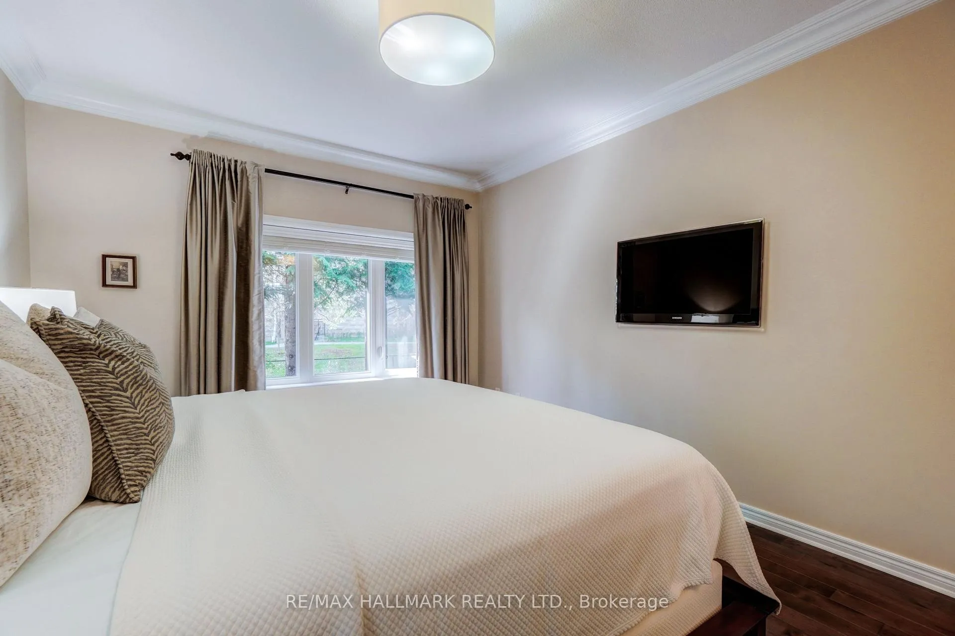 Photo 24 of 48 Fred Barnard Way, Uxbridge — HOMEH