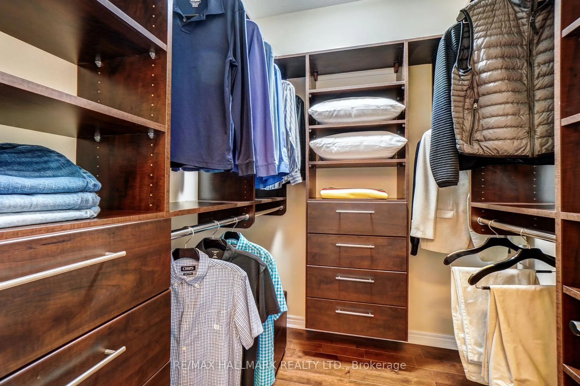 Photo 26 of 48 Fred Barnard Way, Uxbridge — HOMEH
