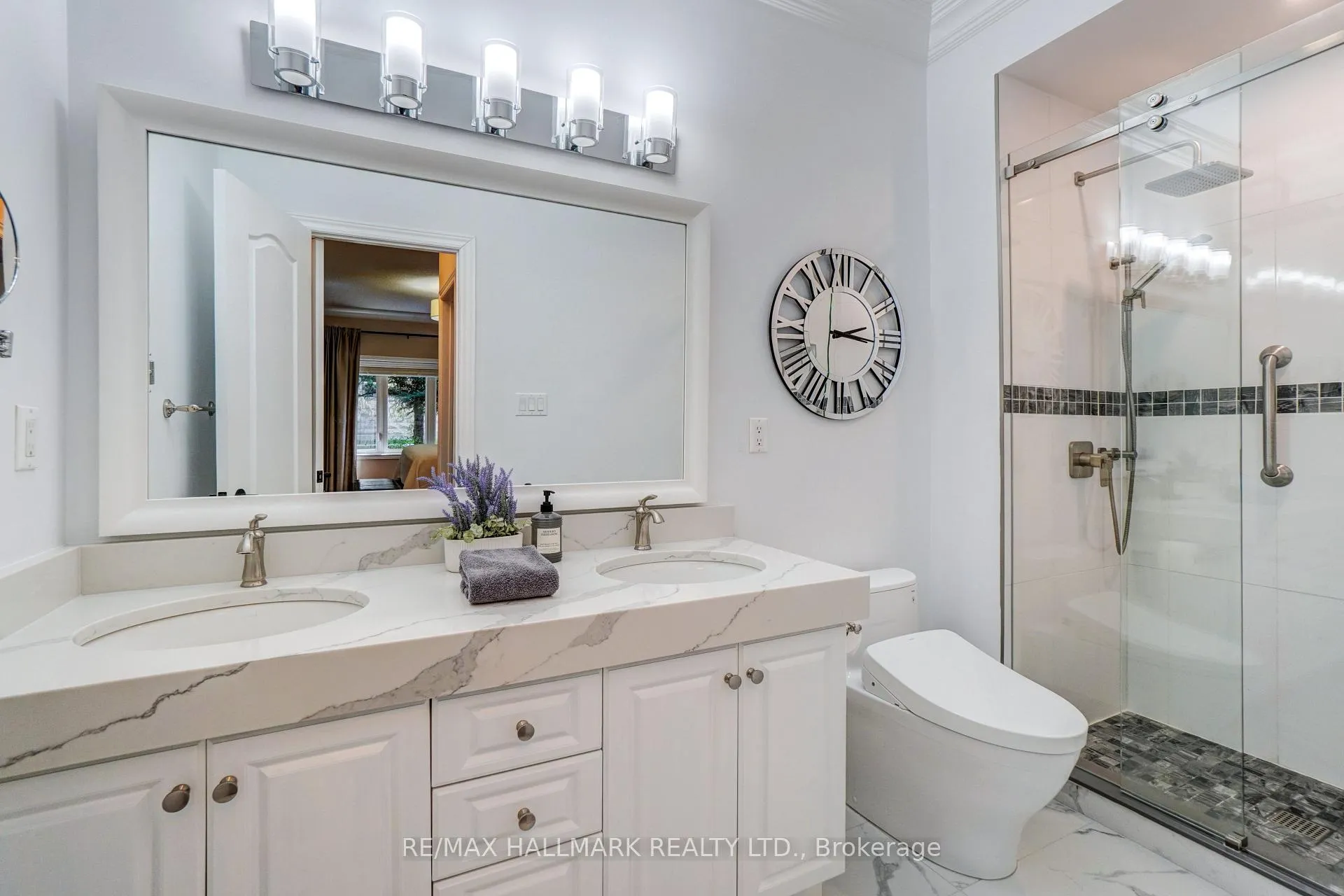 Photo 27 of 48 Fred Barnard Way, Uxbridge — HOMEH
