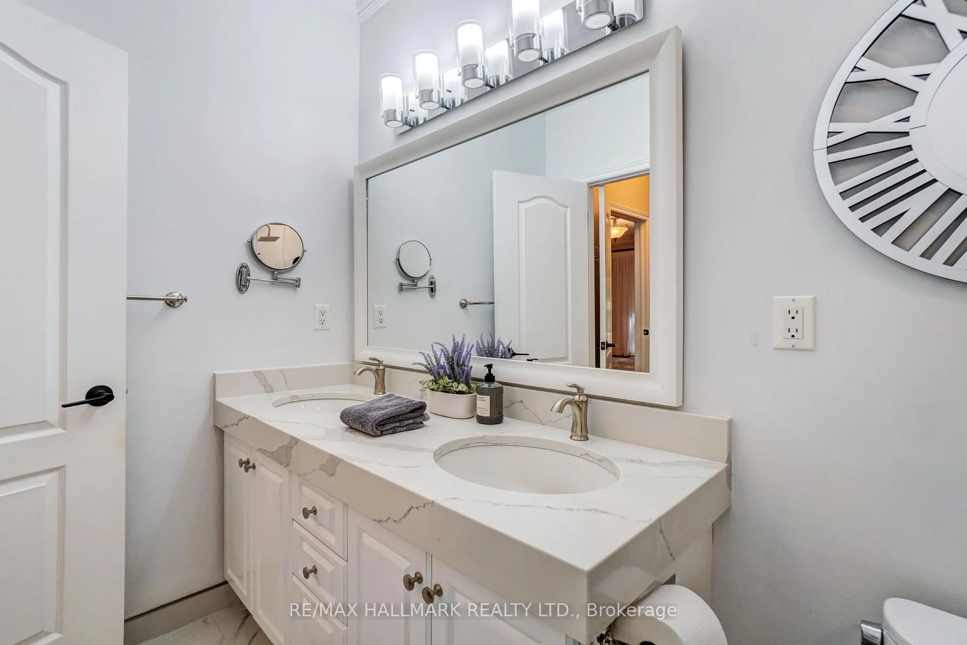 Photo 29 of 48 Fred Barnard Way, Uxbridge — HOMEH