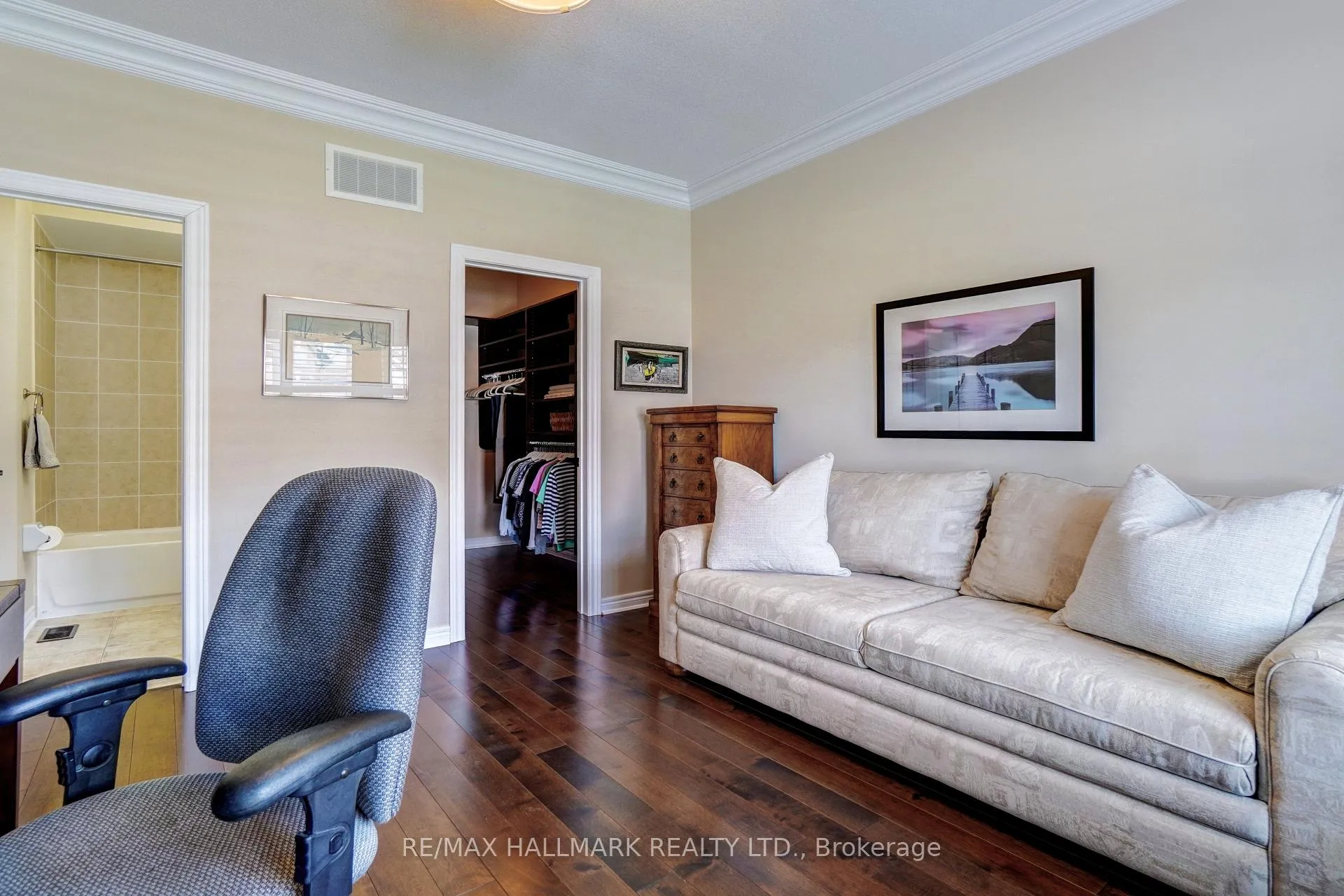 Photo 34 of 48 Fred Barnard Way, Uxbridge — HOMEH