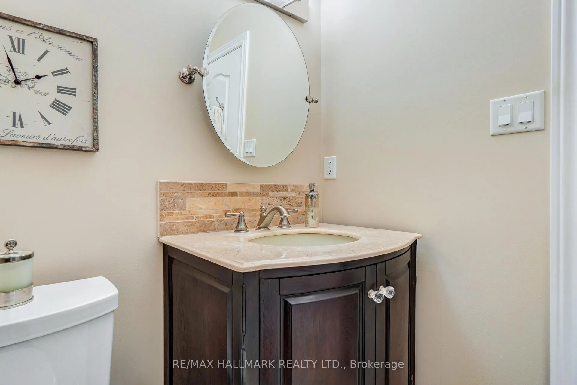 Photo 37 of 48 Fred Barnard Way, Uxbridge — HOMEH