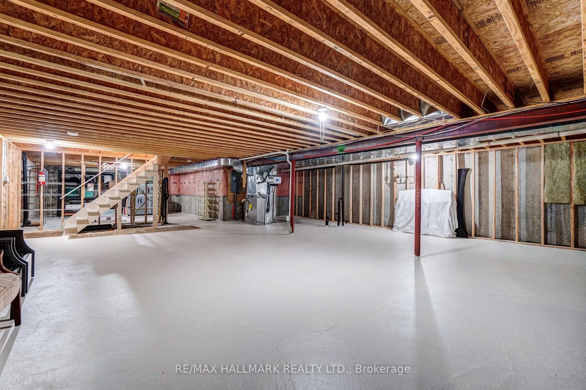Photo 40 of 48 Fred Barnard Way, Uxbridge — HOMEH