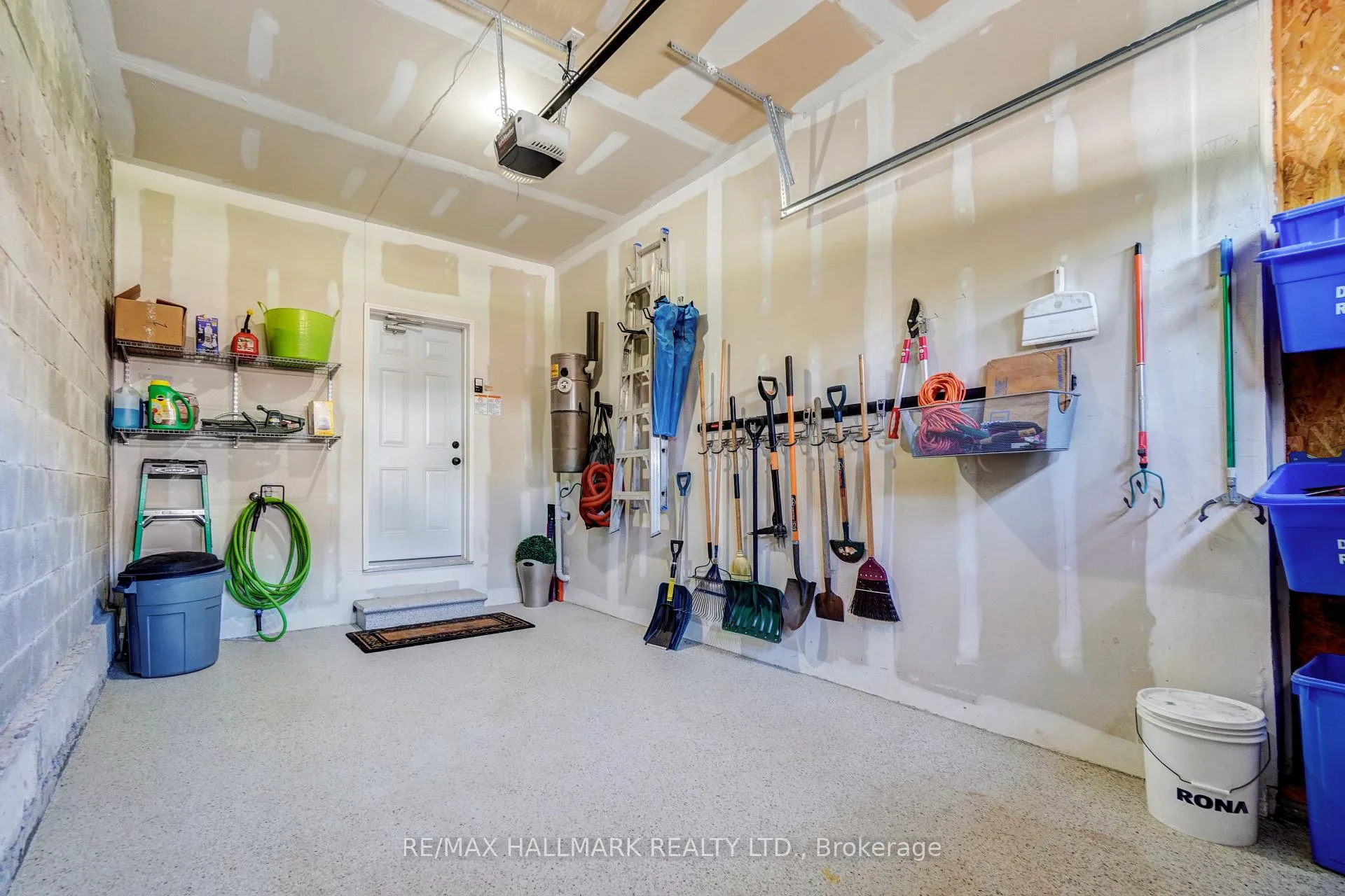 Photo 45 of 48 Fred Barnard Way, Uxbridge — HOMEH