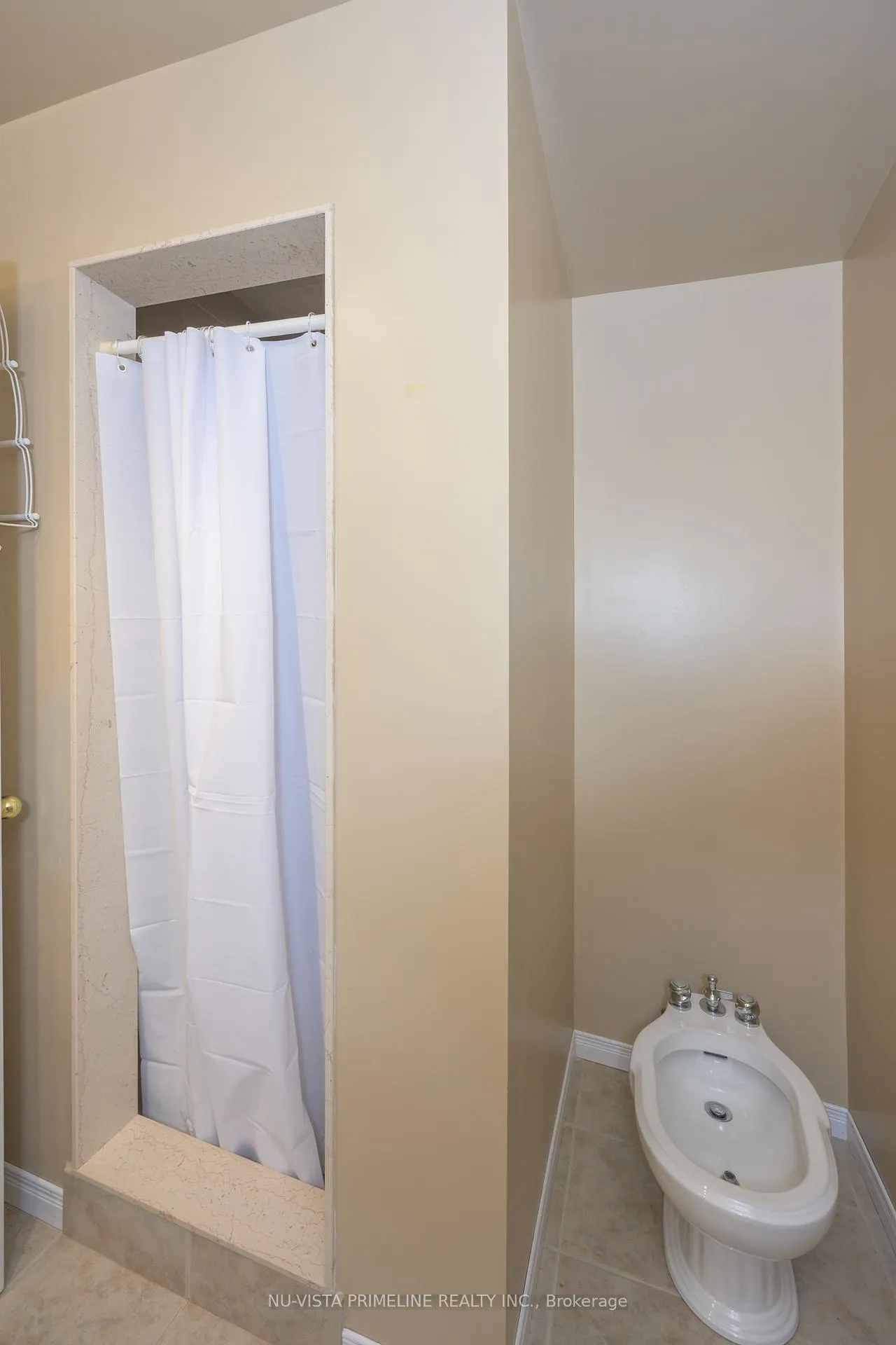 Photo 33 of Unit 17, 145 North Centre Road, London, North B — HOMEH