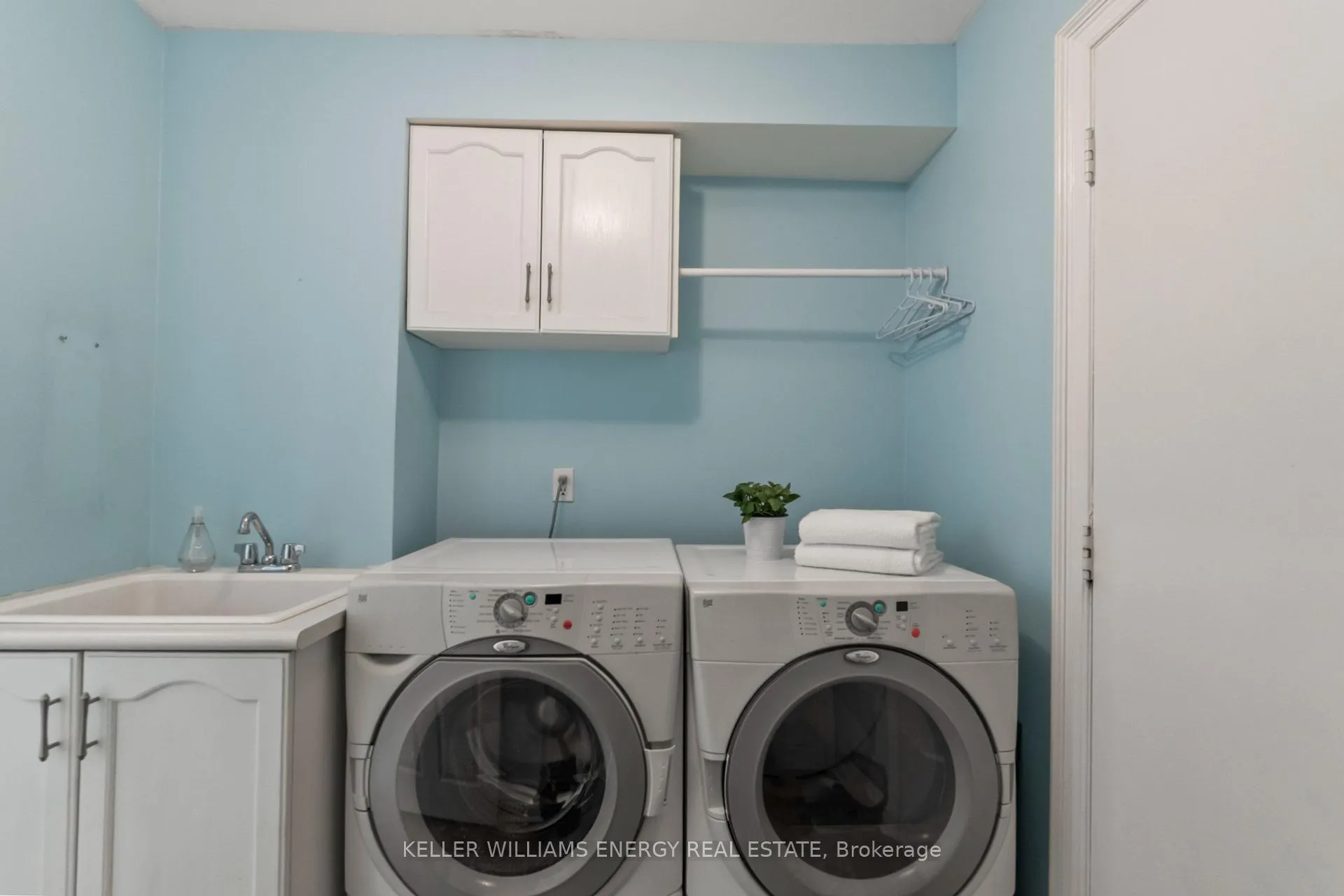 Photo 17 of 74 Centre Road, Uxbridge — HOMEH