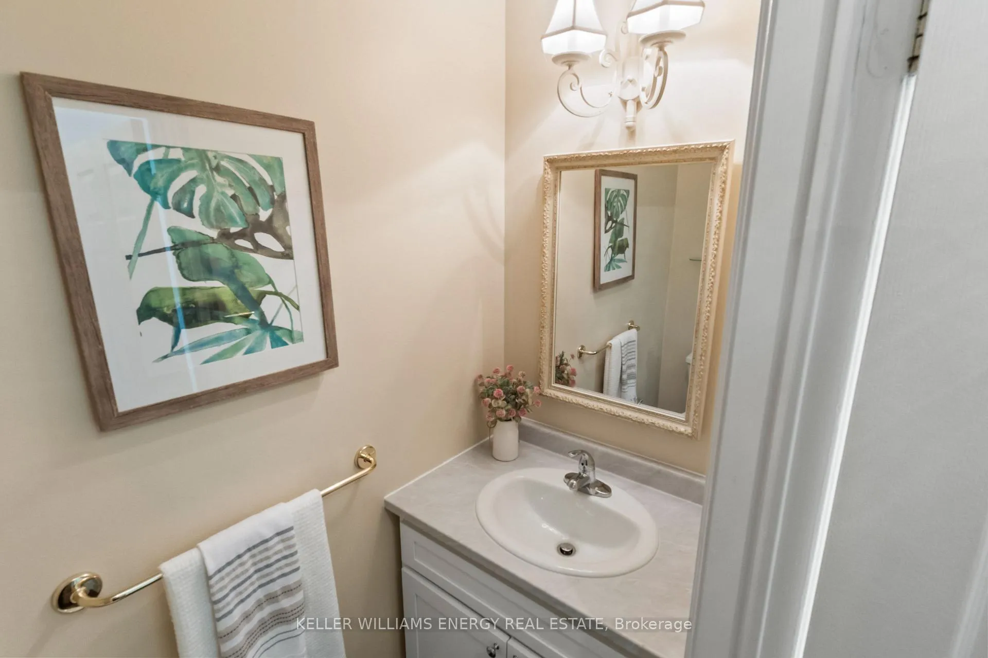 Photo 18 of 74 Centre Road, Uxbridge — HOMEH