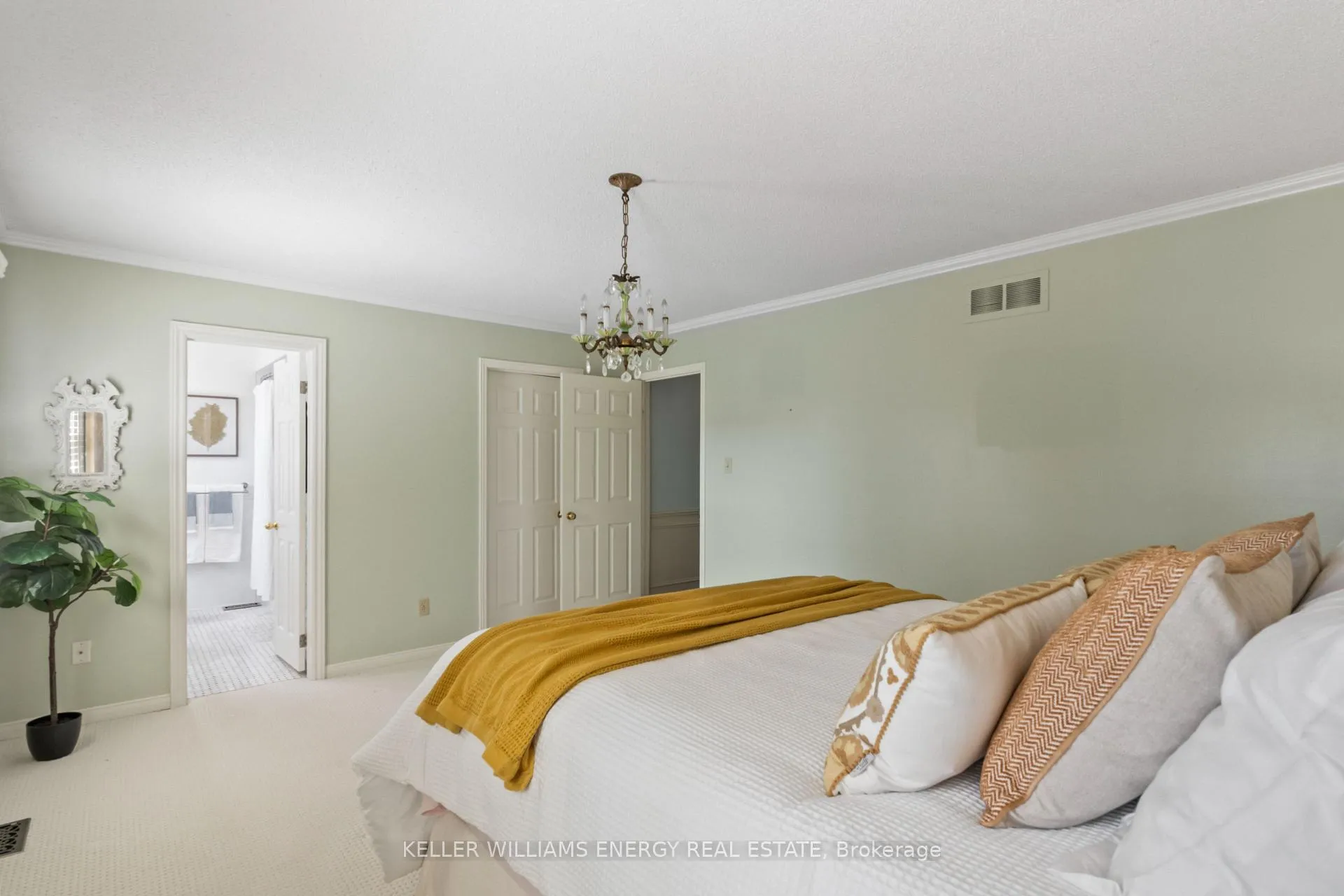 Photo 22 of 74 Centre Road, Uxbridge — HOMEH