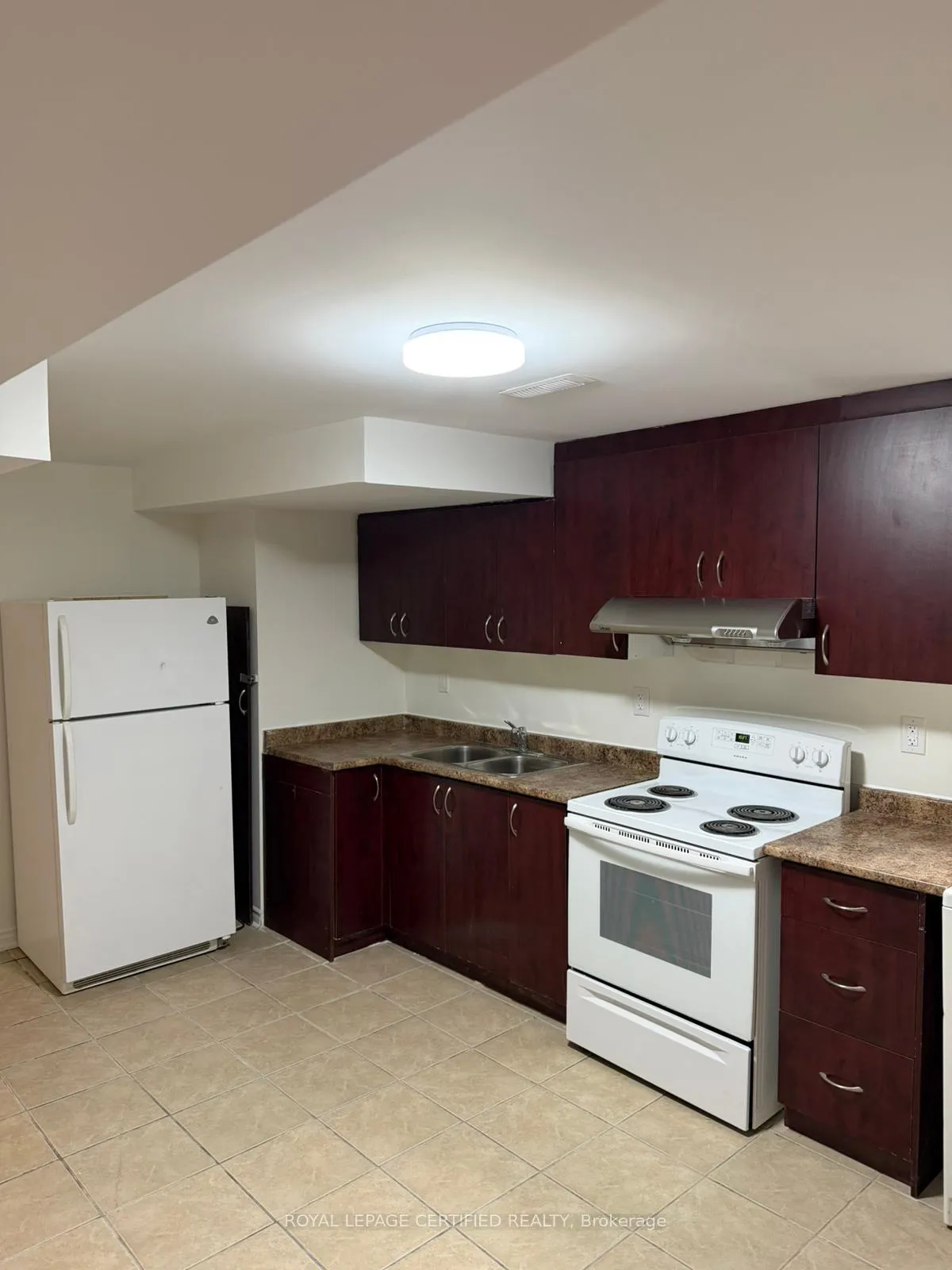 Photo 6 of 34 Tawnie (Lower) Crescent, Brampton, Credit Valley — HOMEH
