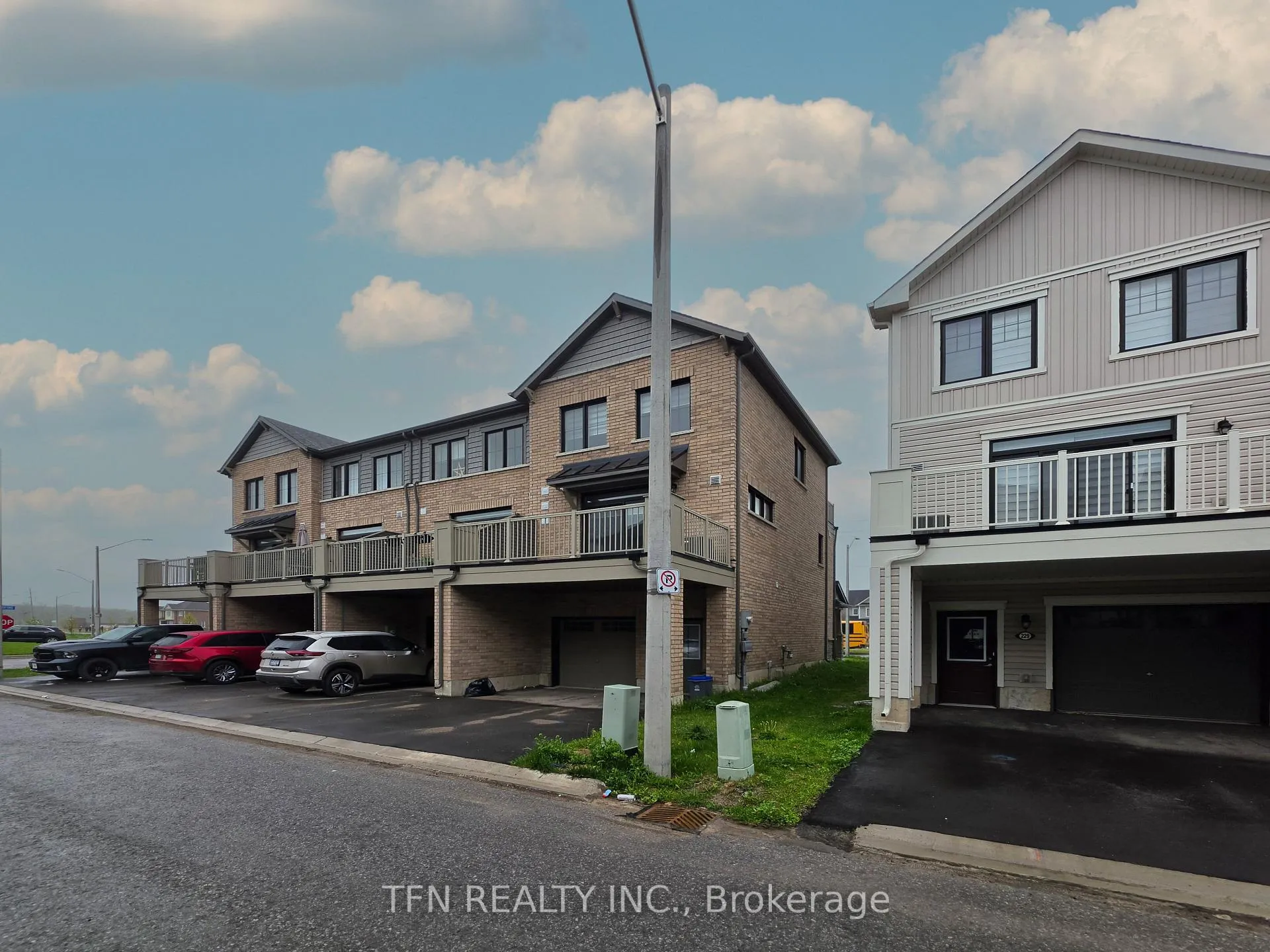 Photo 3 of 231 Melody Lane, Thorold, Thorold Downtown — HOMEH