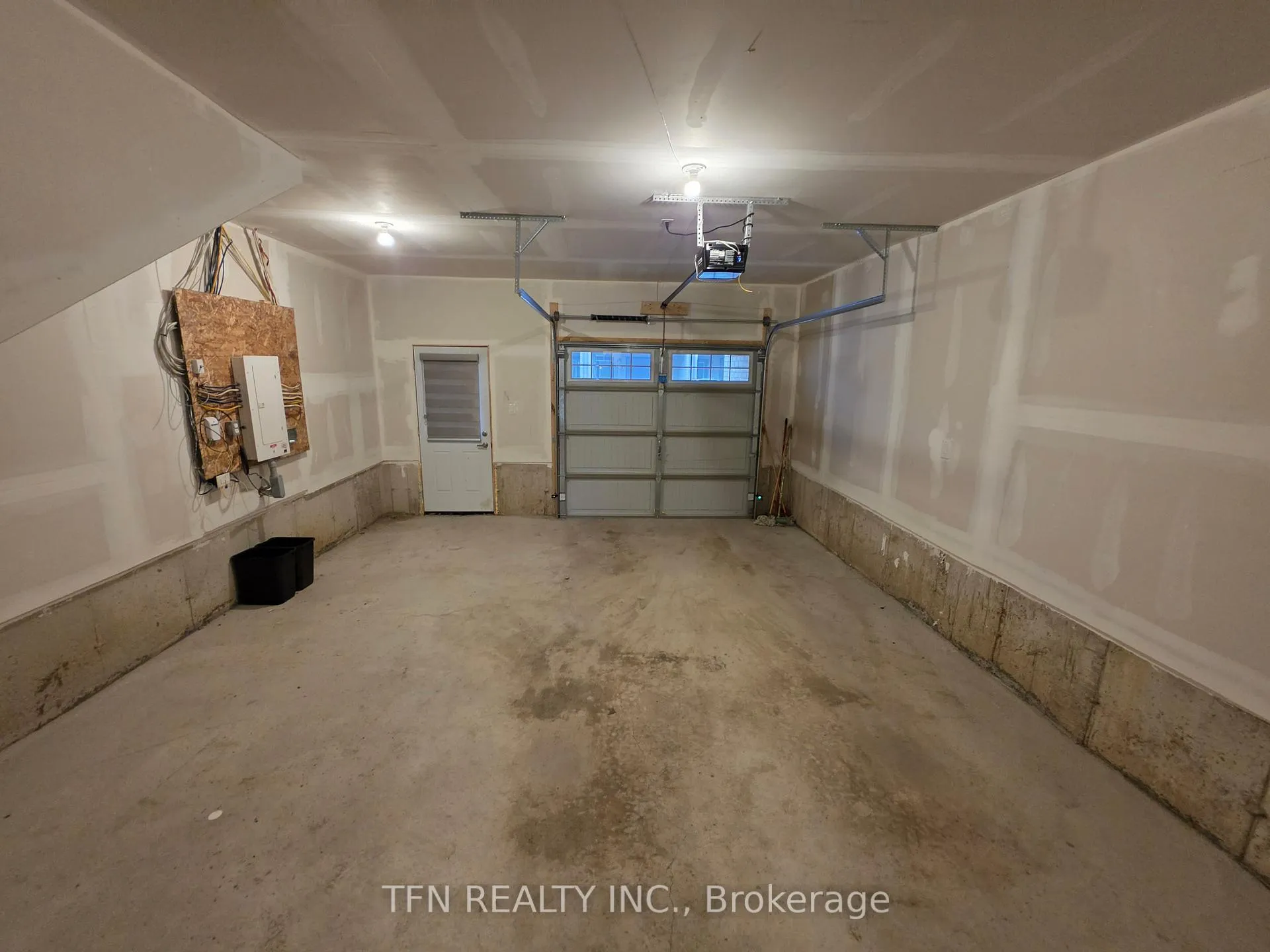 Photo 11 of 231 Melody Lane, Thorold, Thorold Downtown — HOMEH