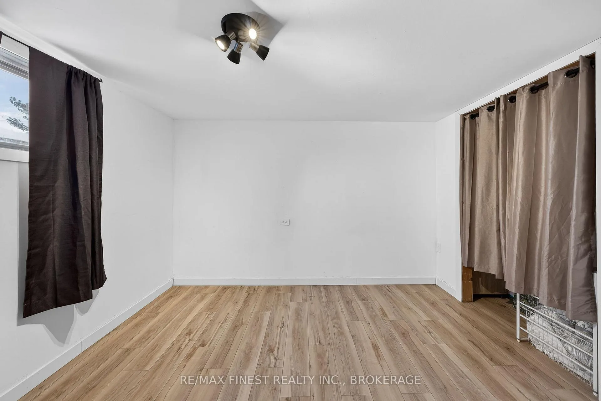 Photo 26 of 2055 Switzerville Road, Loyalist, Lennox and Addington - South — HOMEH