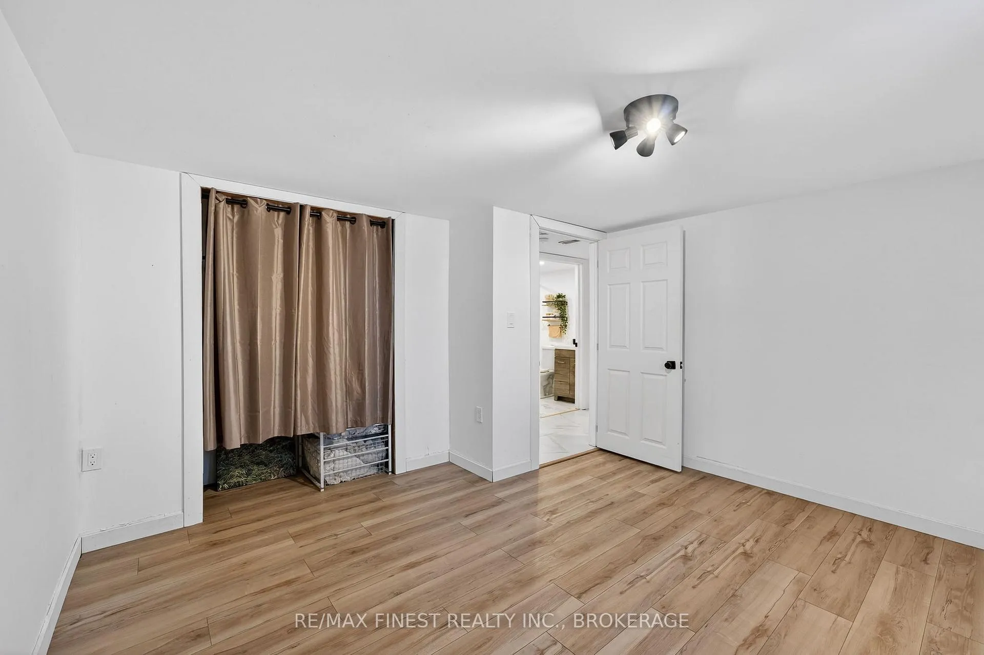 Photo 29 of 2055 Switzerville Road, Loyalist, Lennox and Addington - South — HOMEH