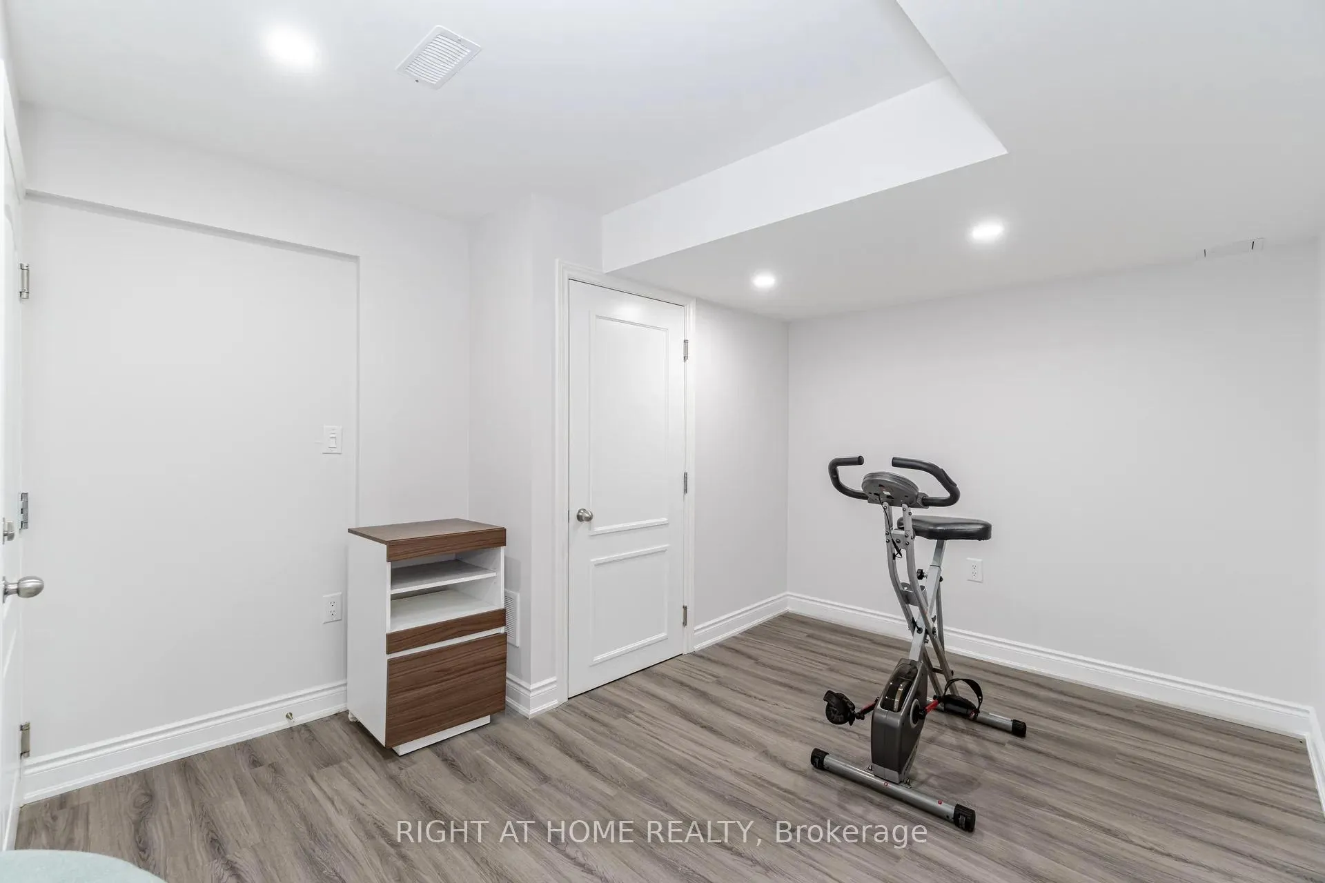 Photo 11 of Unit Lower, 1356 Basswood Crescent, Milton, Cobban — HOMEH