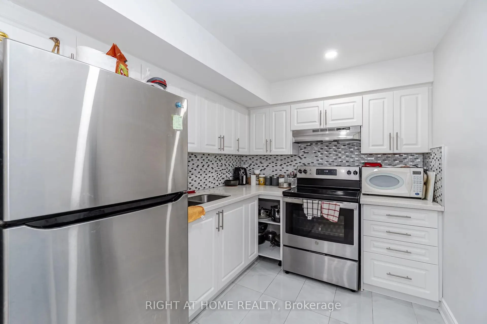 Photo 20 of Unit Lower, 1356 Basswood Crescent, Milton, Cobban — HOMEH