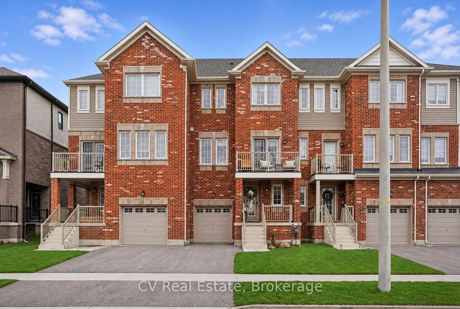 Photo 2 of 57 Harvest Crescent, Barrie, Rural Barrie Southeast — HOMEH