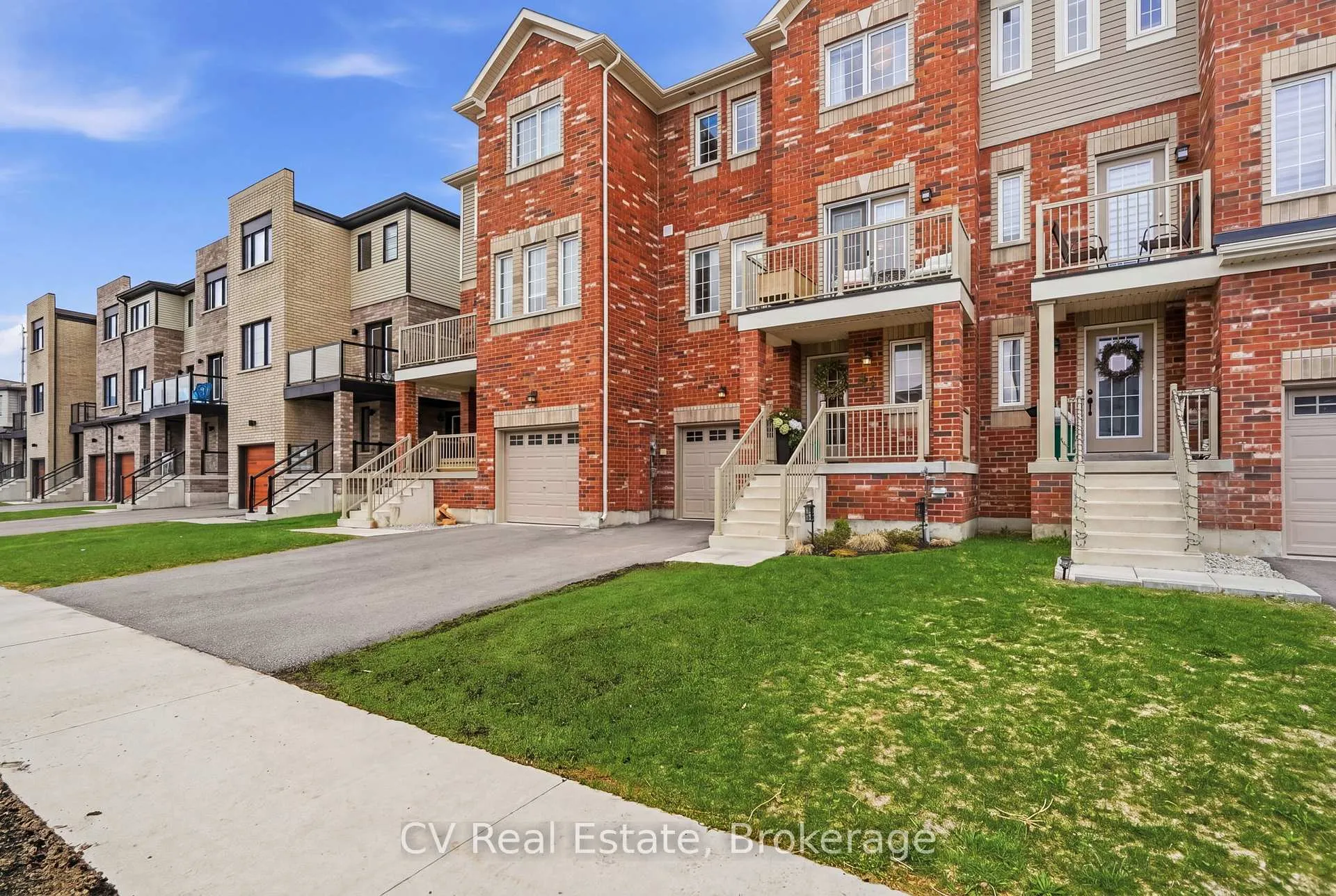 Photo 3 of 57 Harvest Crescent, Barrie, Rural Barrie Southeast — HOMEH