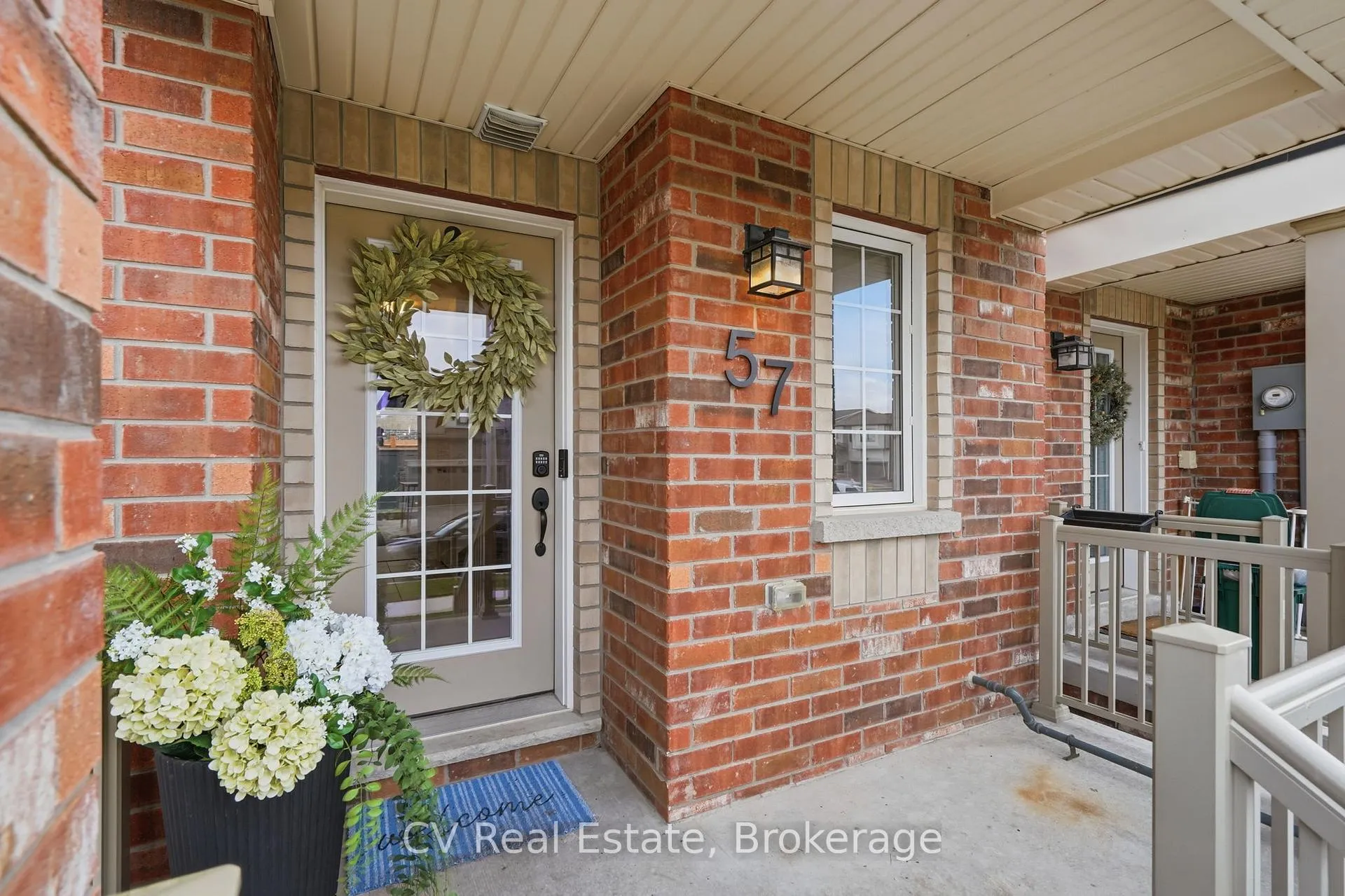 Photo 4 of 57 Harvest Crescent, Barrie, Rural Barrie Southeast — HOMEH