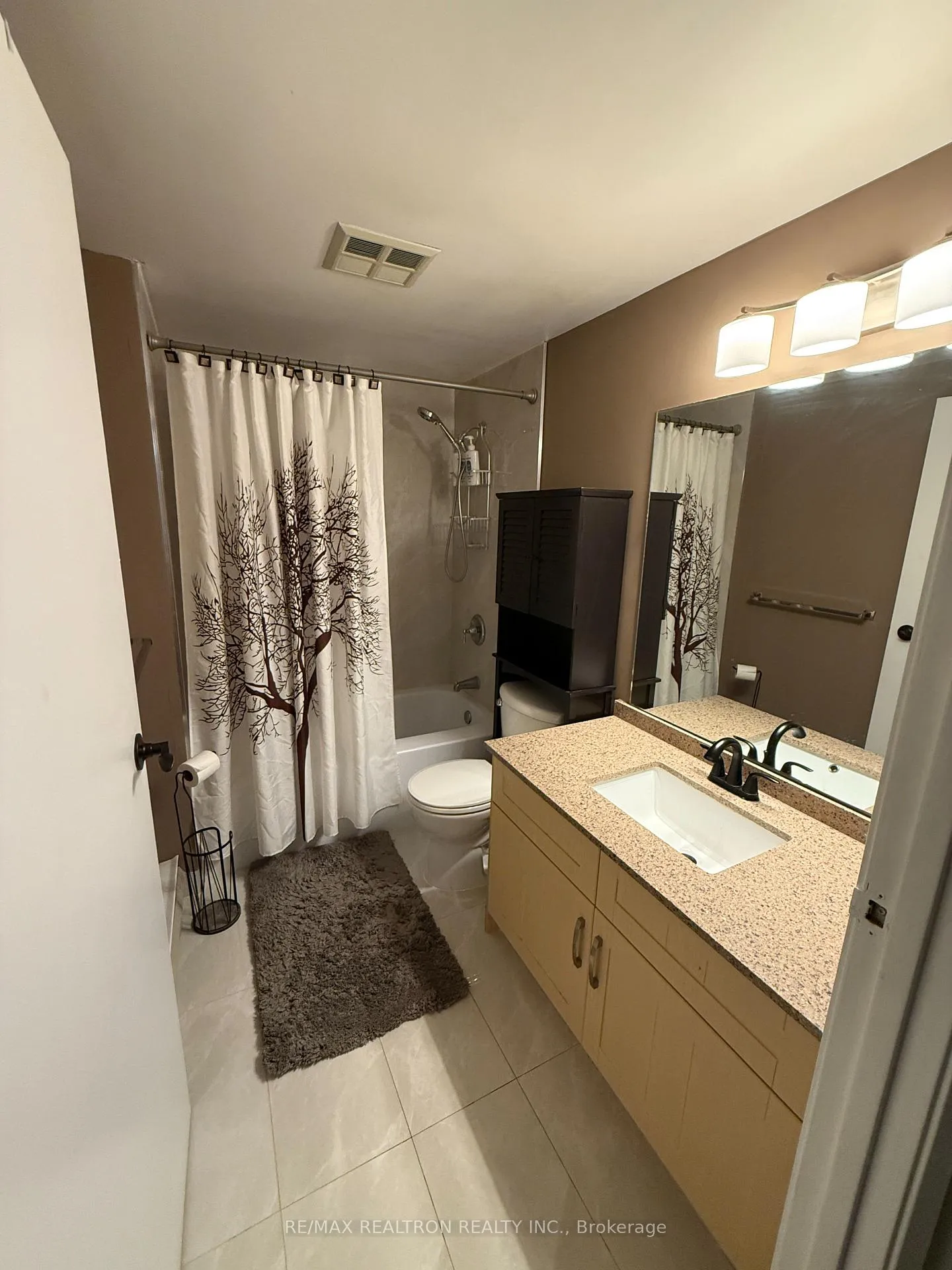 Photo 7 of Unit 213, 1 Jacksway Crescent, London, North G — HOMEH
