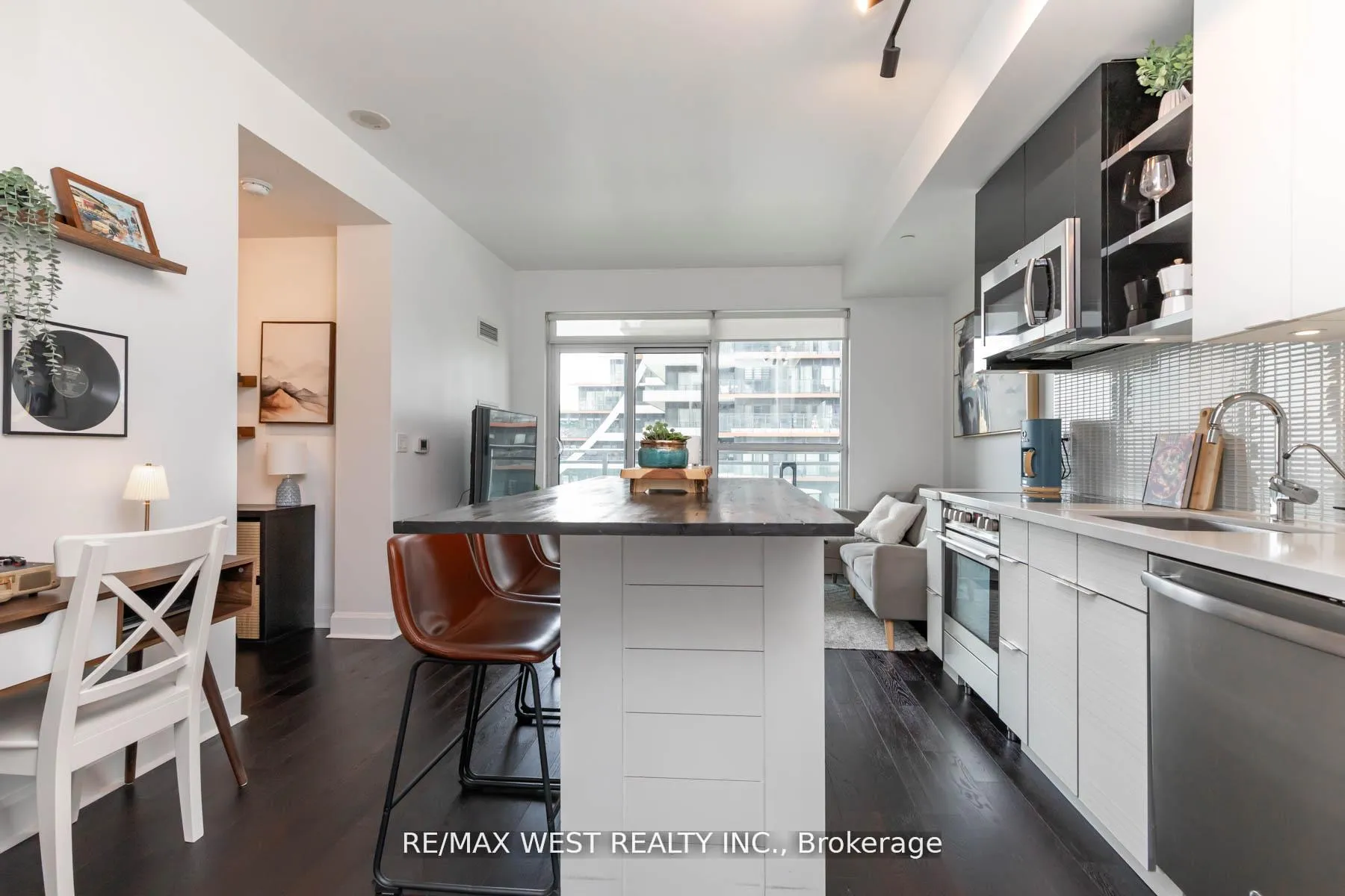 Photo 3 of Unit 802, 33 Shore Breeze Drive, Etobicoke, Mimico — HOMEH
