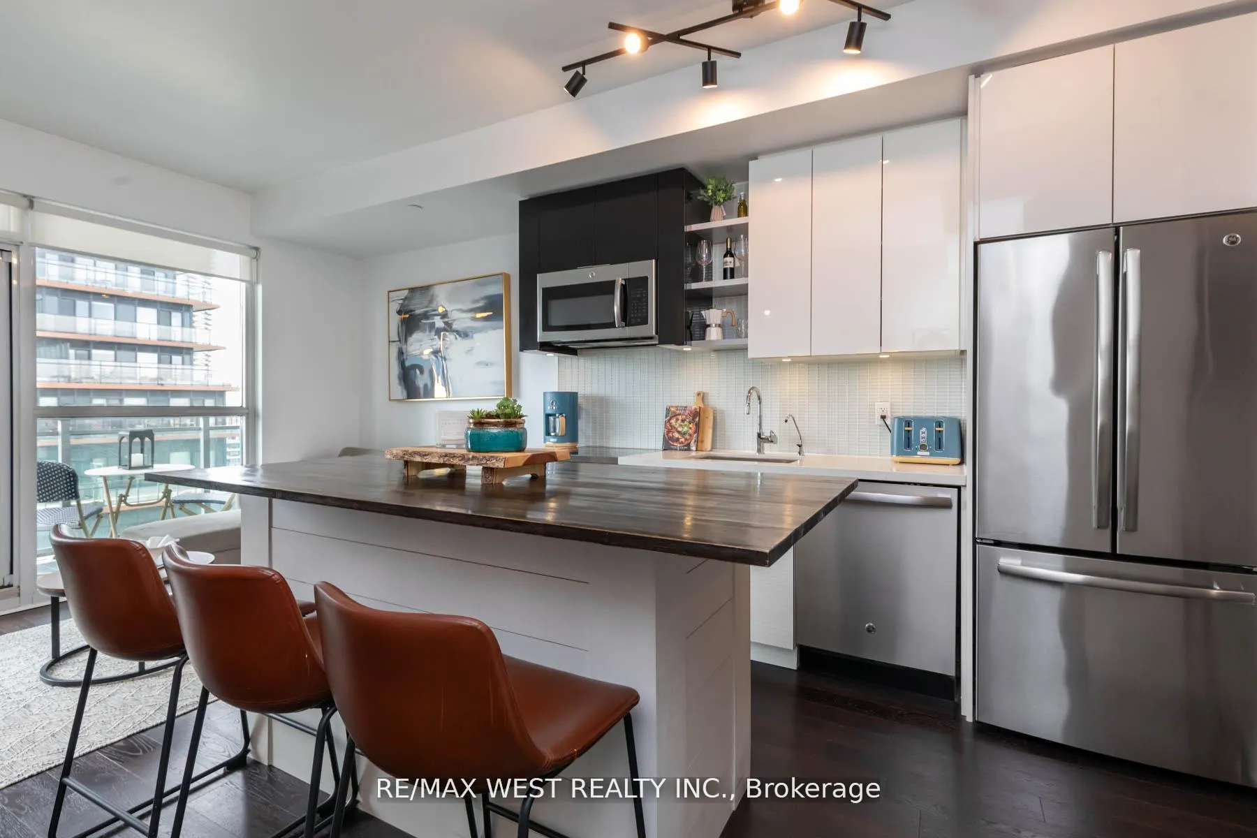 Photo 4 of Unit 802, 33 Shore Breeze Drive, Etobicoke, Mimico — HOMEH