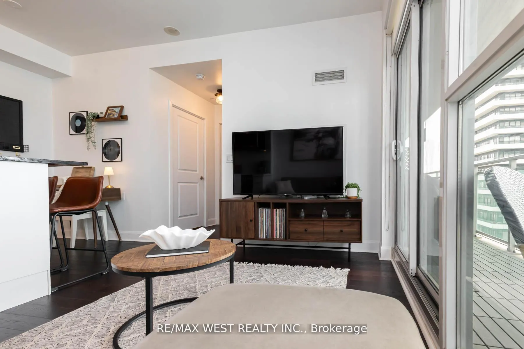 Photo 9 of Unit 802, 33 Shore Breeze Drive, Etobicoke, Mimico — HOMEH