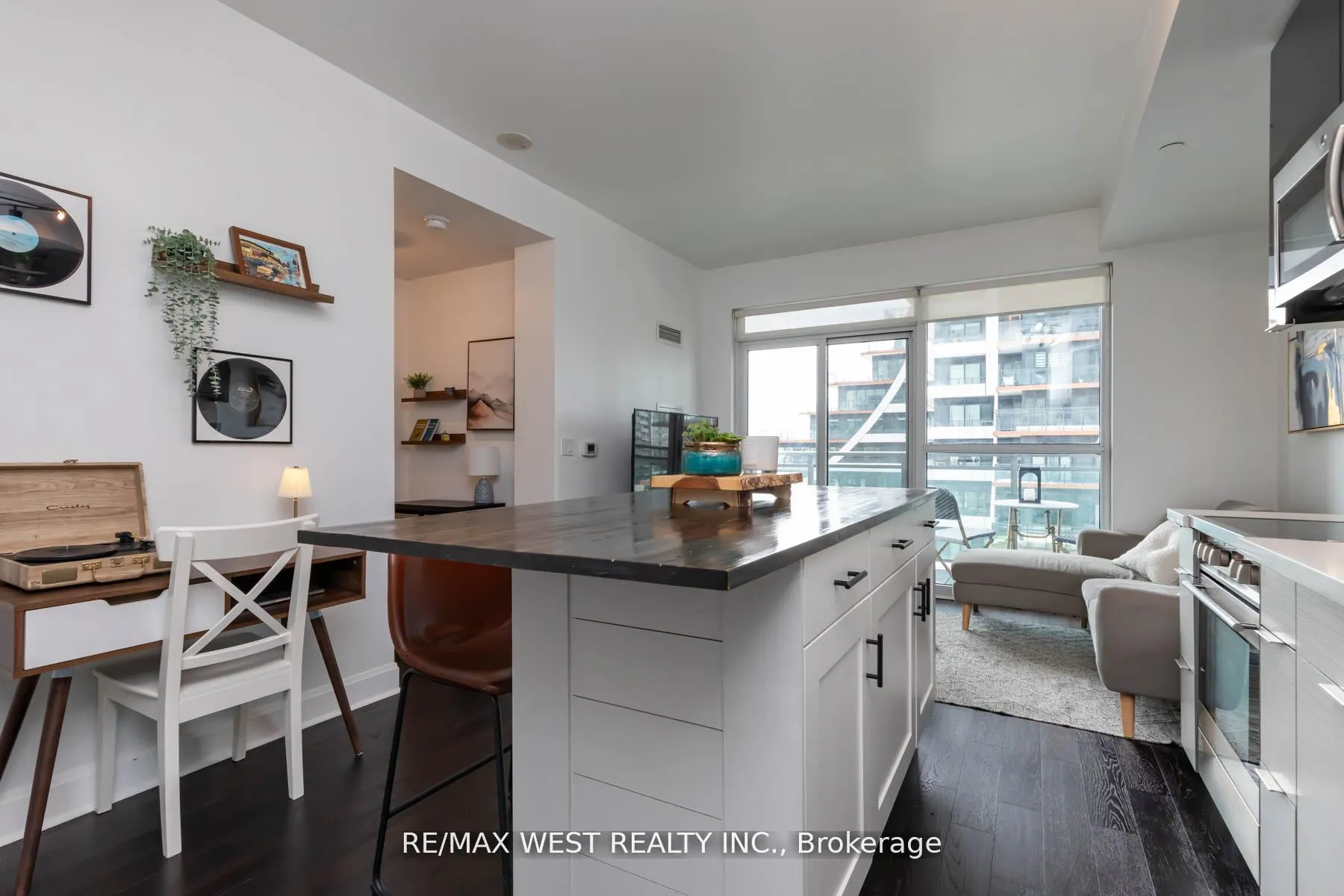 Photo 10 of Unit 802, 33 Shore Breeze Drive, Etobicoke, Mimico — HOMEH