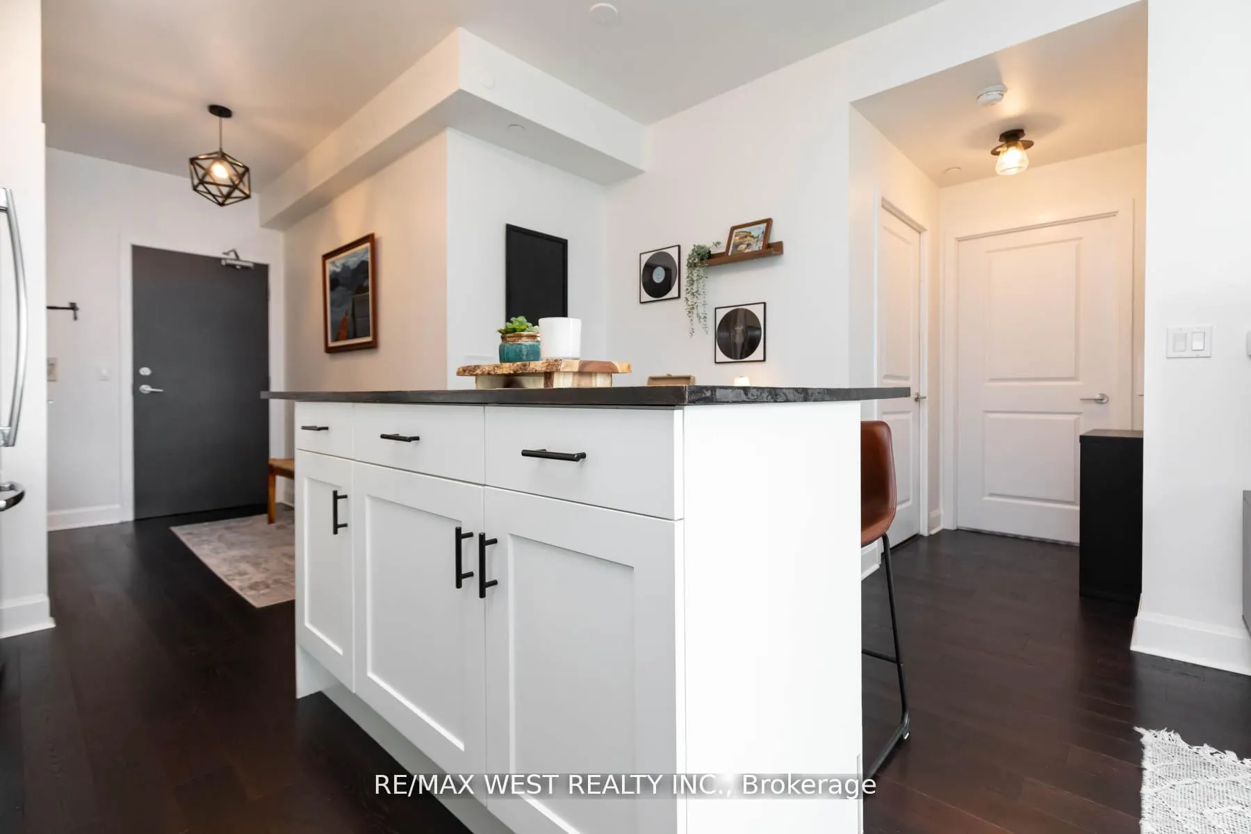Photo 11 of Unit 802, 33 Shore Breeze Drive, Etobicoke, Mimico — HOMEH