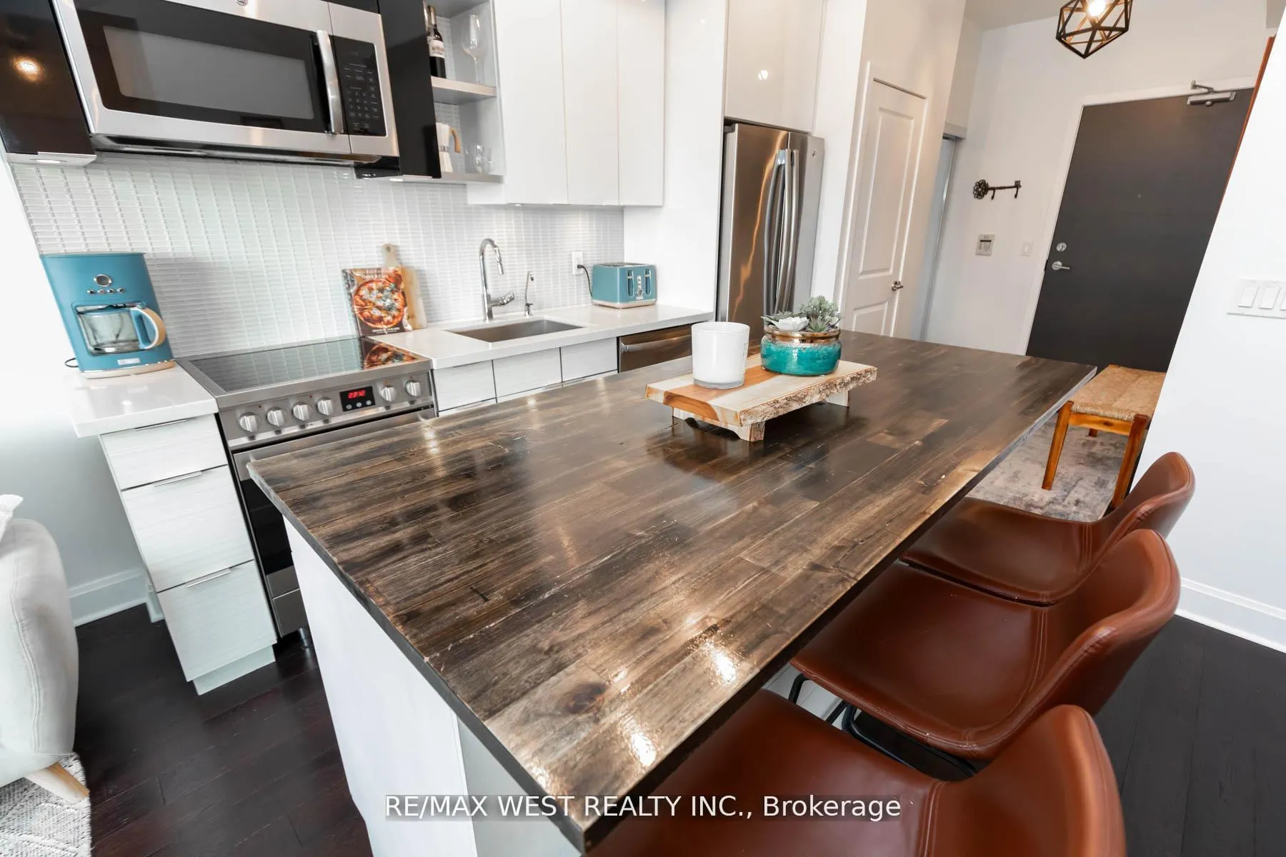 Photo 13 of Unit 802, 33 Shore Breeze Drive, Etobicoke, Mimico — HOMEH