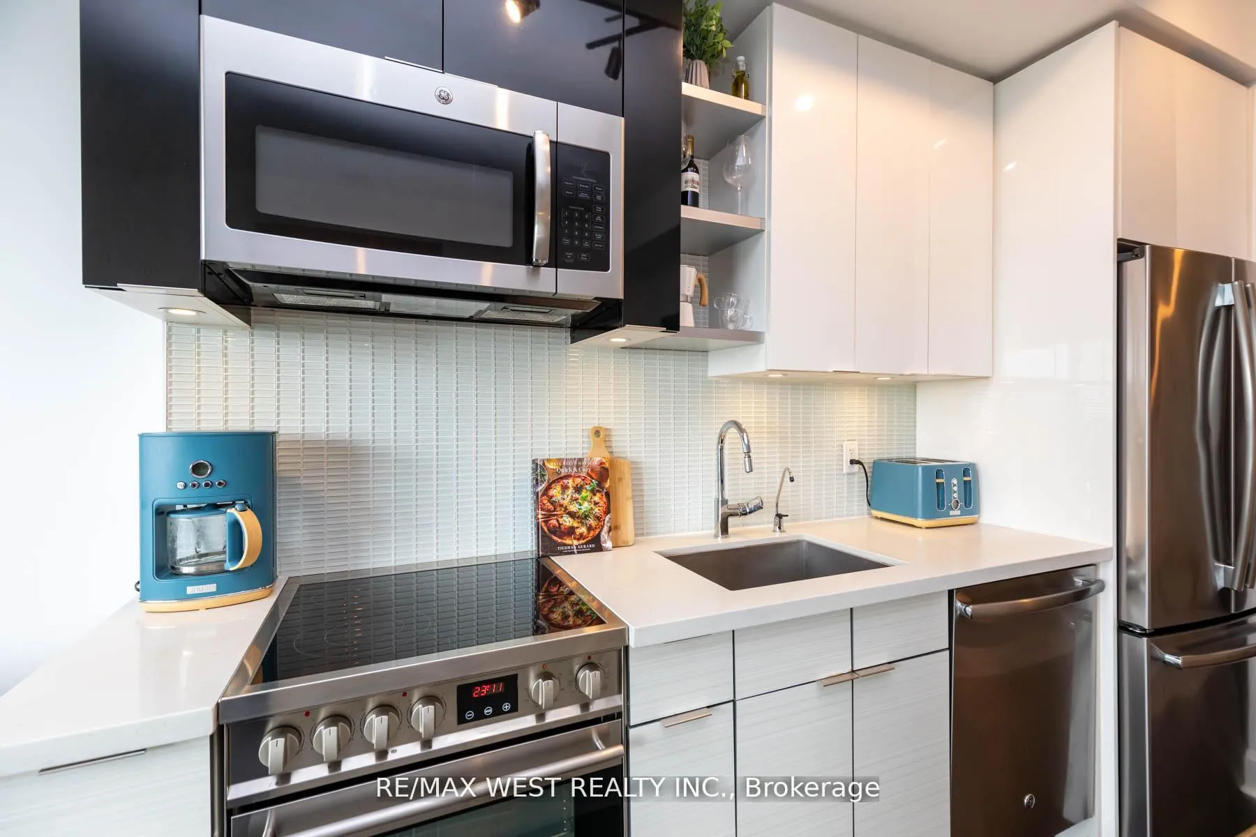 Photo 14 of Unit 802, 33 Shore Breeze Drive, Etobicoke, Mimico — HOMEH