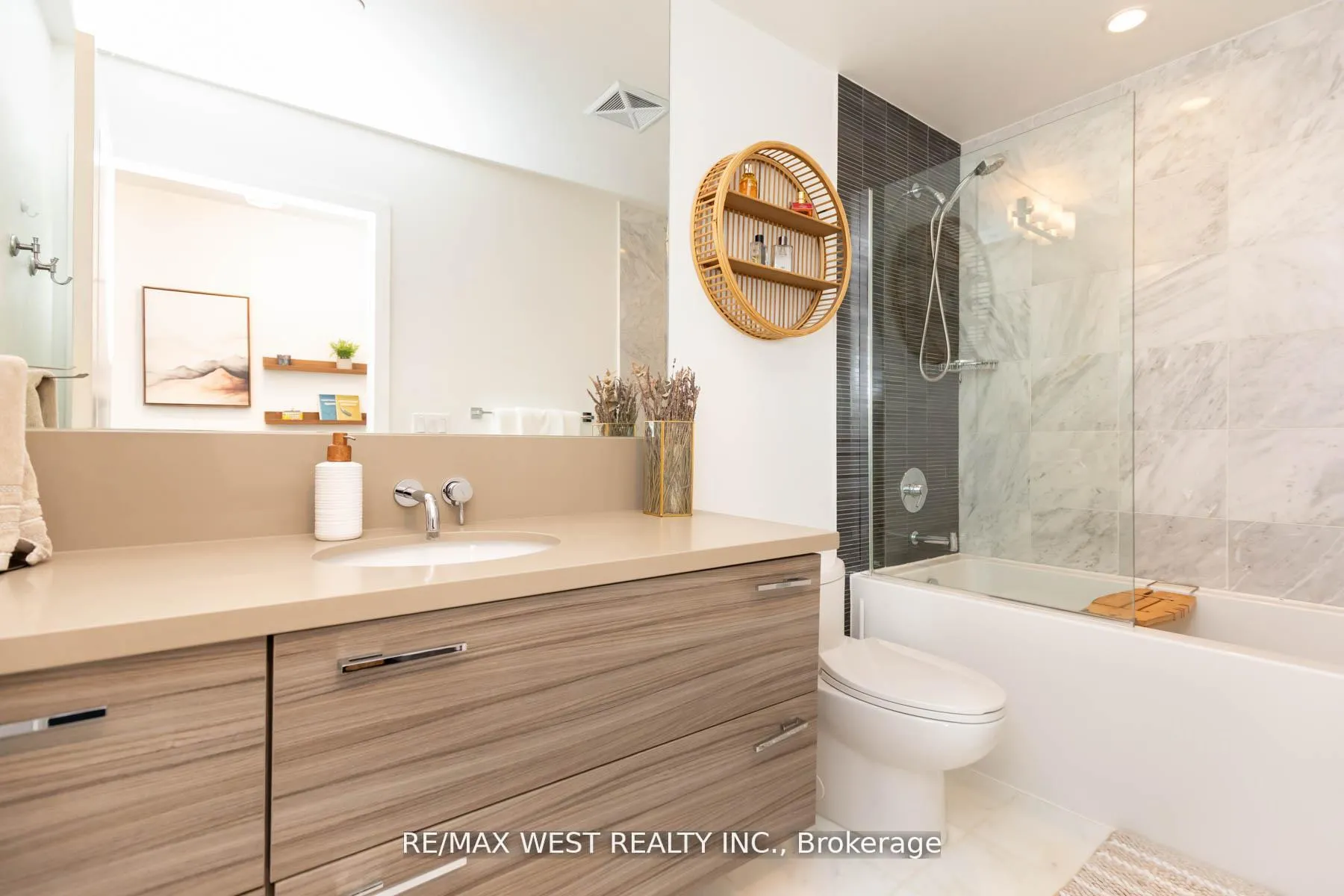 Photo 21 of Unit 802, 33 Shore Breeze Drive, Etobicoke, Mimico — HOMEH