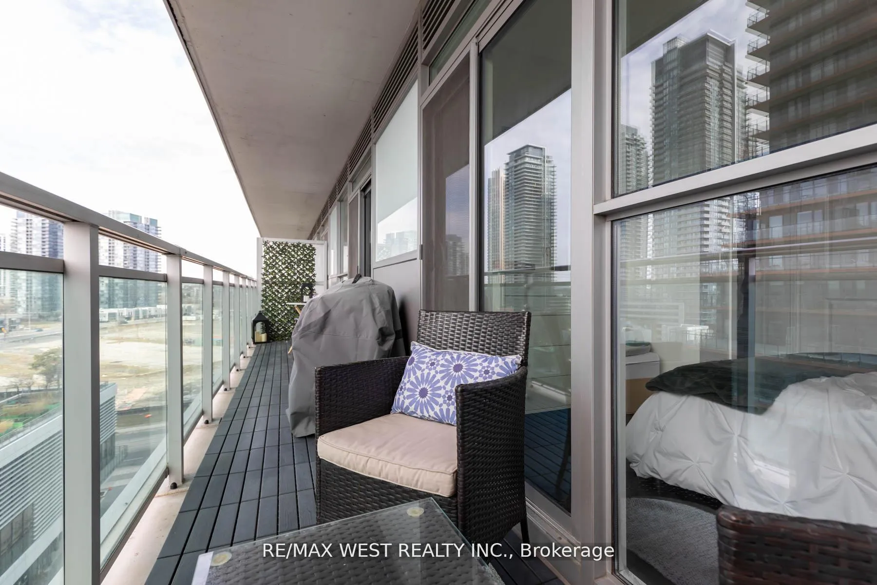 Photo 23 of Unit 802, 33 Shore Breeze Drive, Etobicoke, Mimico — HOMEH