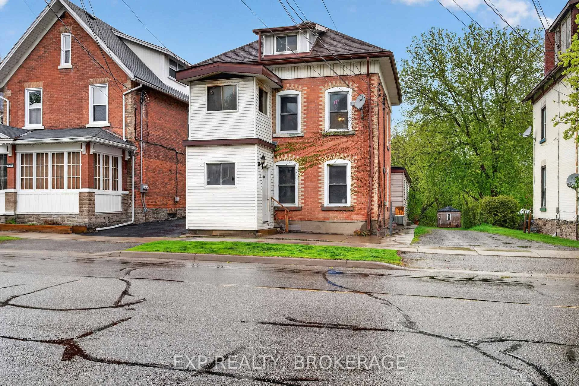 Photo of 342 King Street W