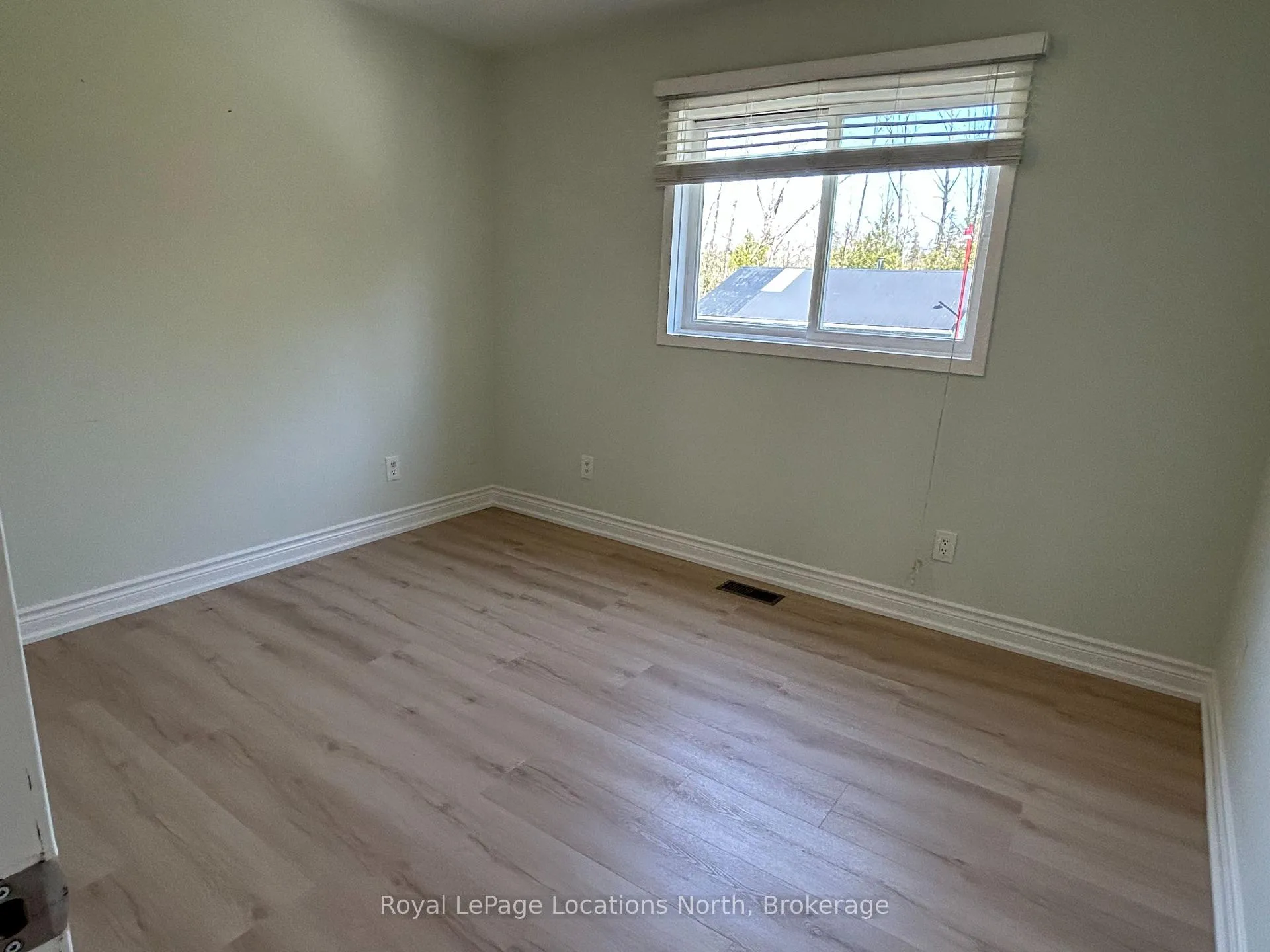 Photo 9 of 64 Silver Creek Drive, Collingwood — HOMEH