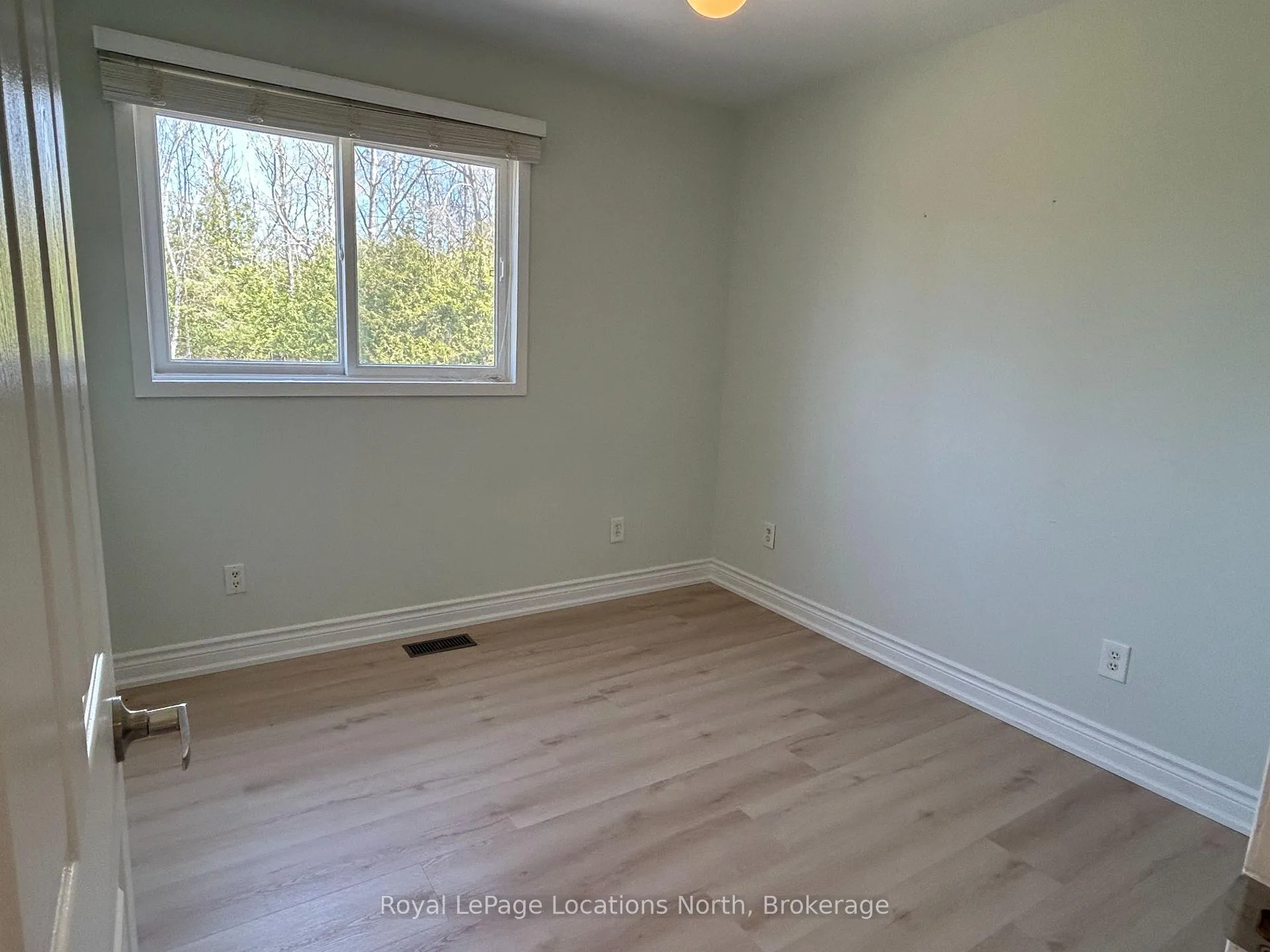 Photo 10 of 64 Silver Creek Drive, Collingwood — HOMEH