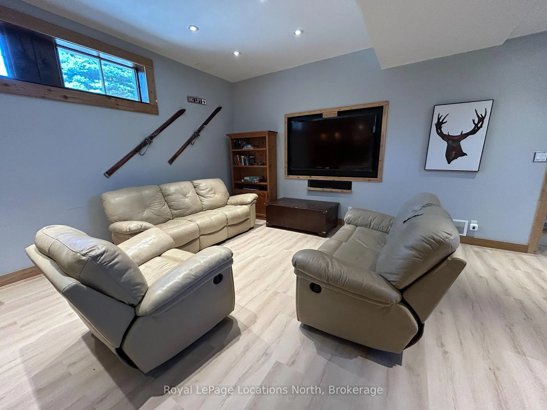 Photo 12 of 64 Silver Creek Drive, Collingwood — HOMEH