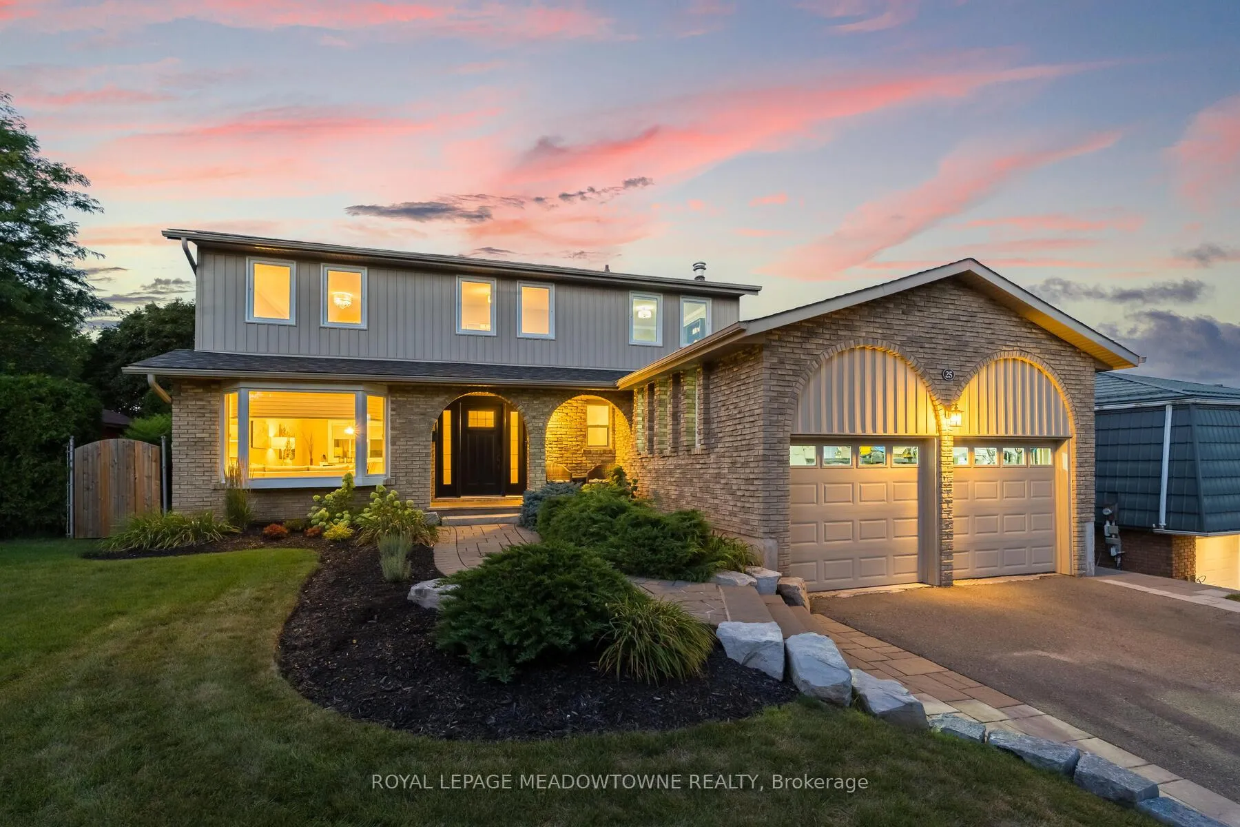 Photo 1 of 25 Hillside Drive, Halton Hills, Georgetown — HOMEH