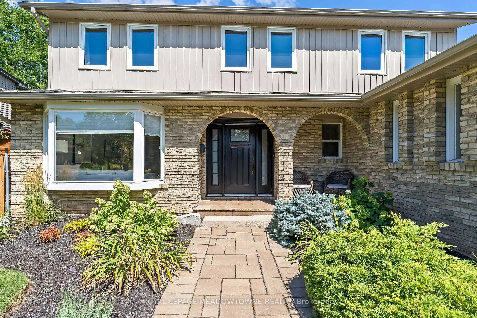 Photo 2 of 25 Hillside Drive, Halton Hills, Georgetown — HOMEH