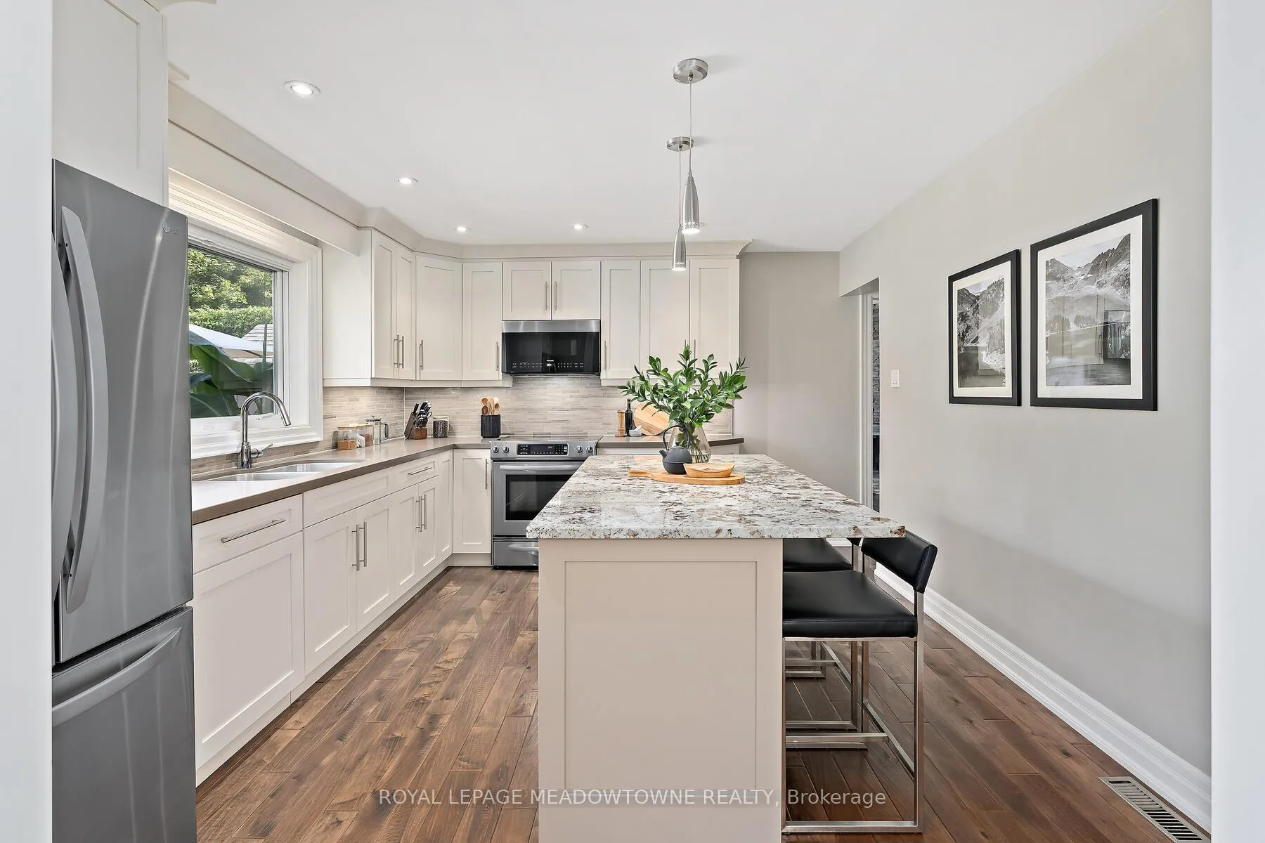 Photo 9 of 25 Hillside Drive, Halton Hills, Georgetown — HOMEH