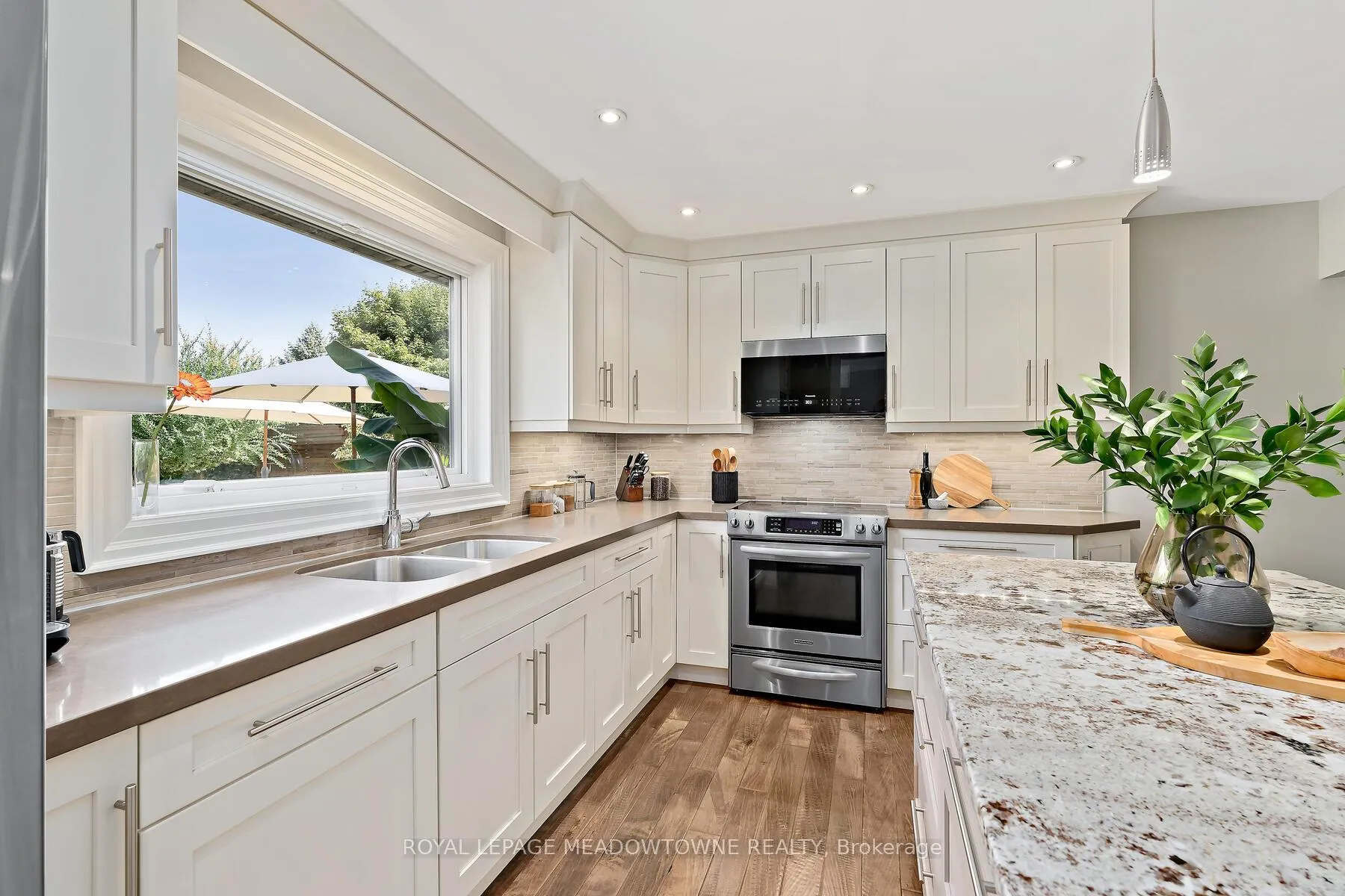 Photo 12 of 25 Hillside Drive, Halton Hills, Georgetown — HOMEH