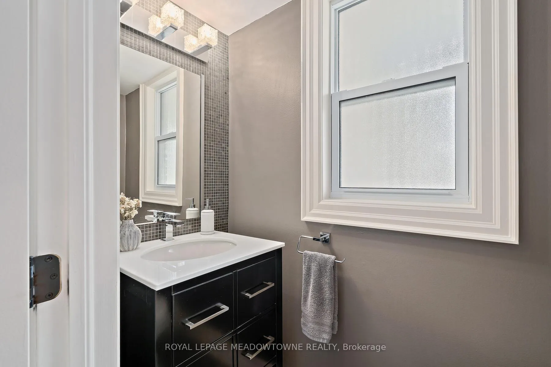 Photo 17 of 25 Hillside Drive, Halton Hills, Georgetown — HOMEH