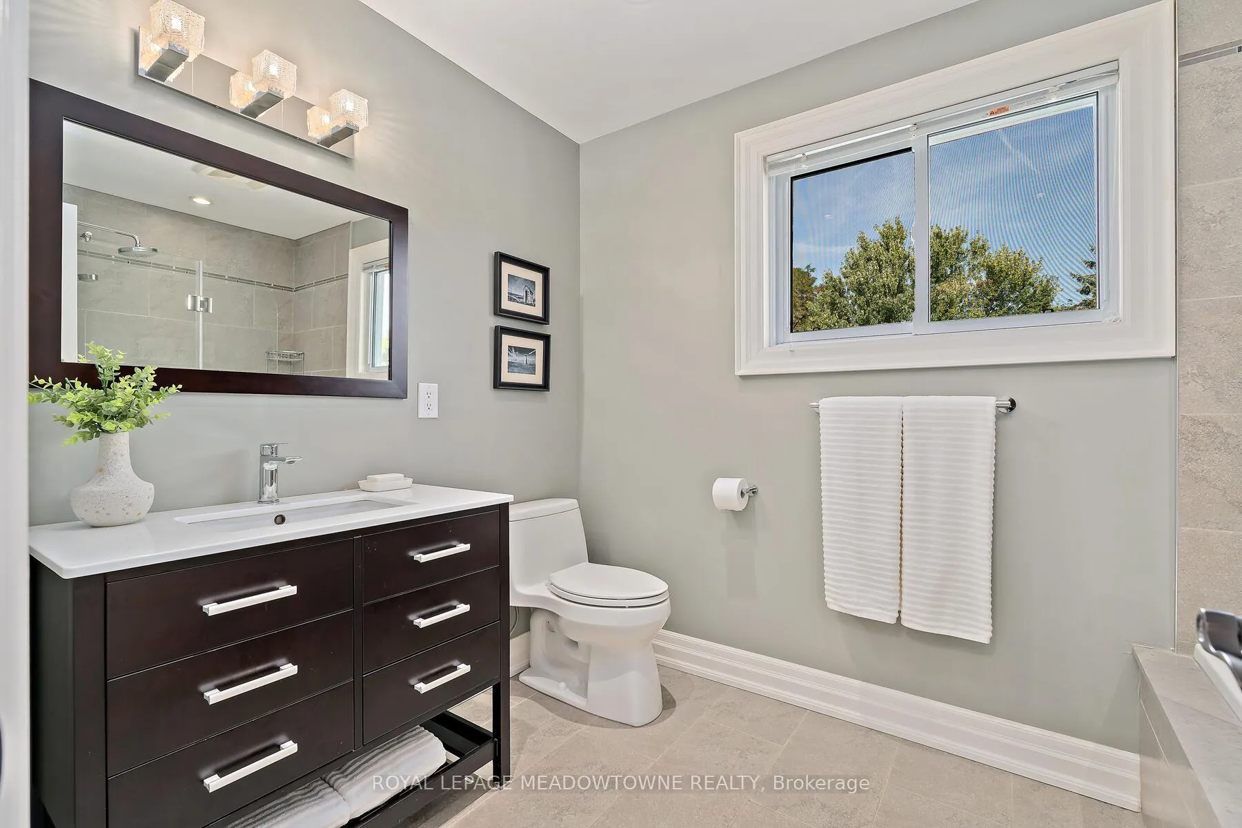 Photo 27 of 25 Hillside Drive, Halton Hills, Georgetown — HOMEH